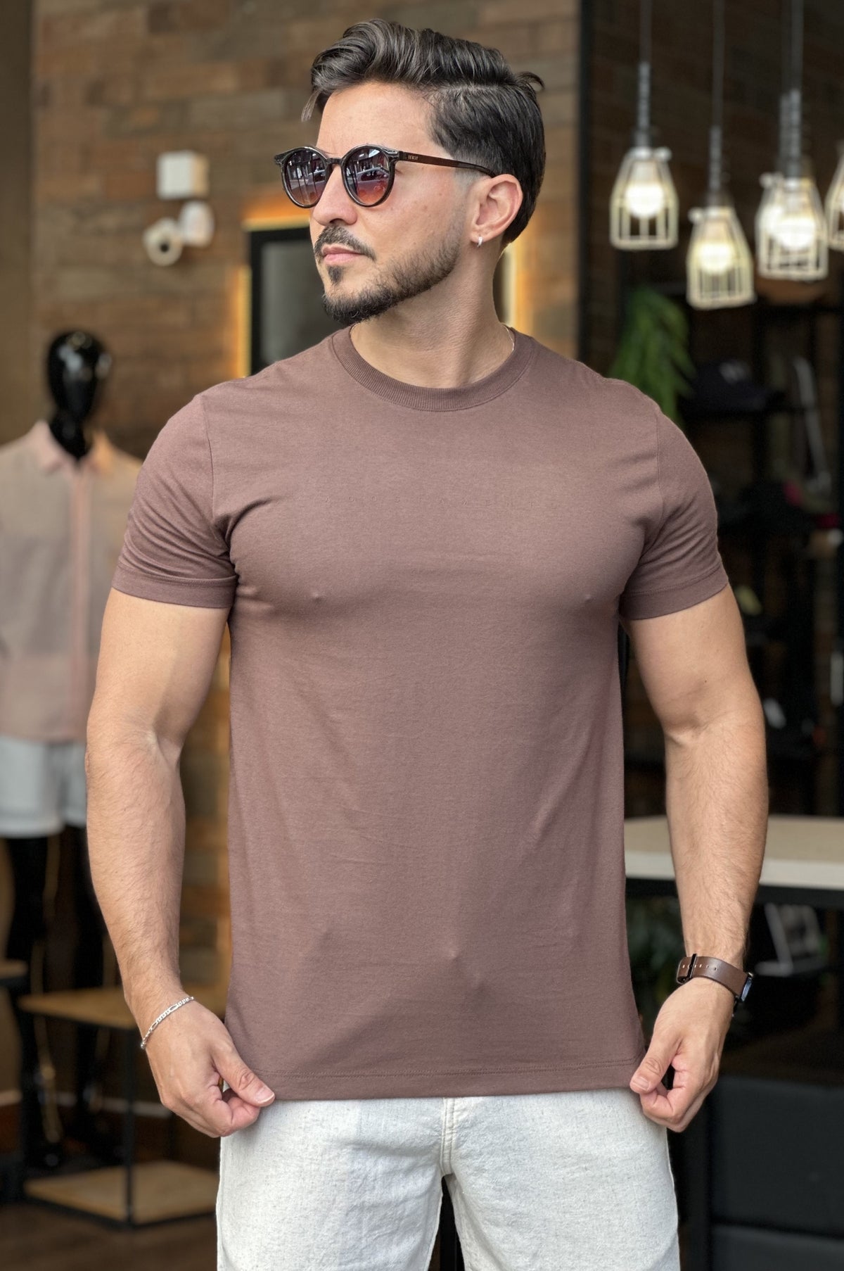 Camiseta Marrom Minimalista Acostamento