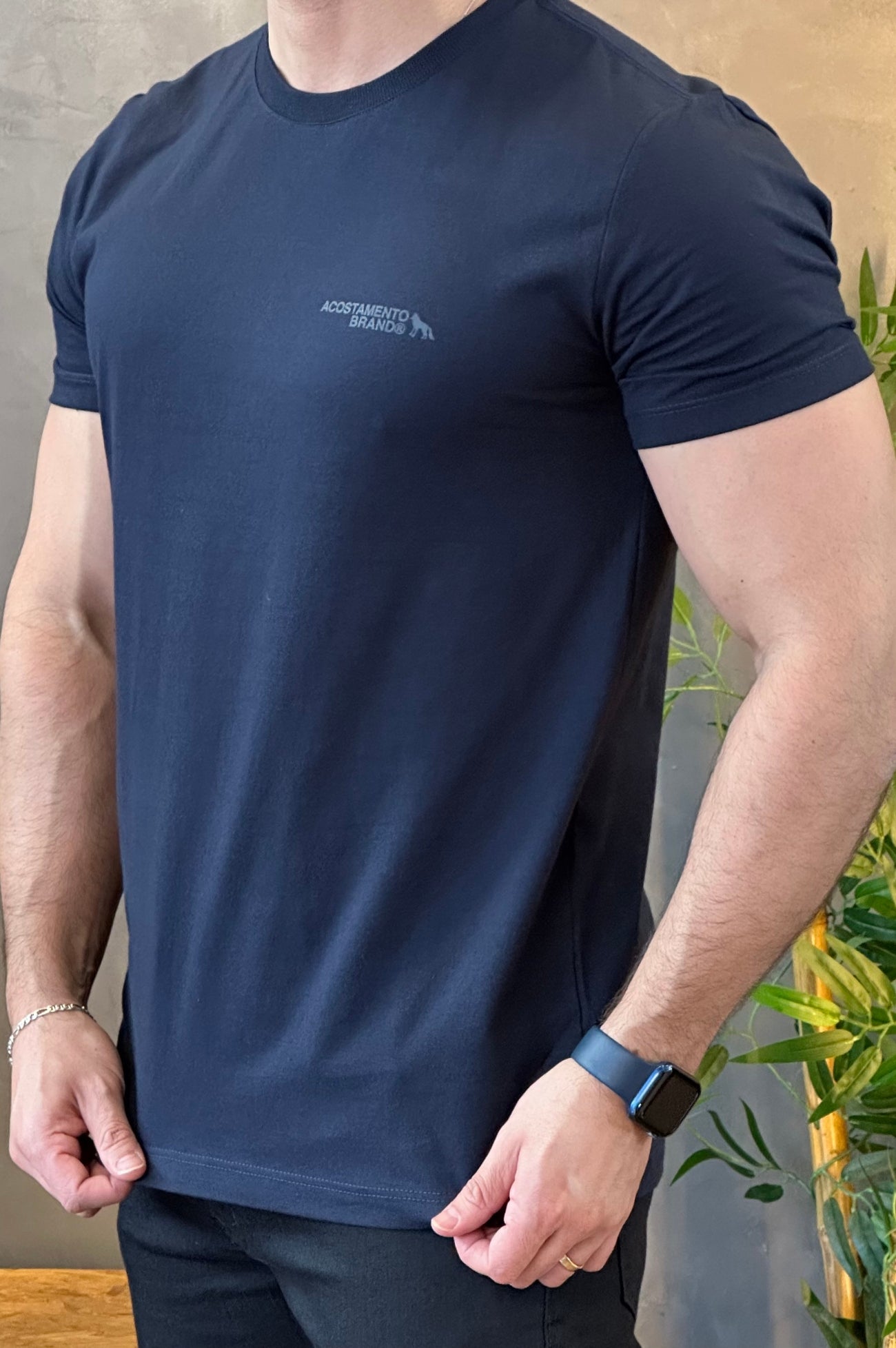 Camiseta Azul com Escrito nas Costas