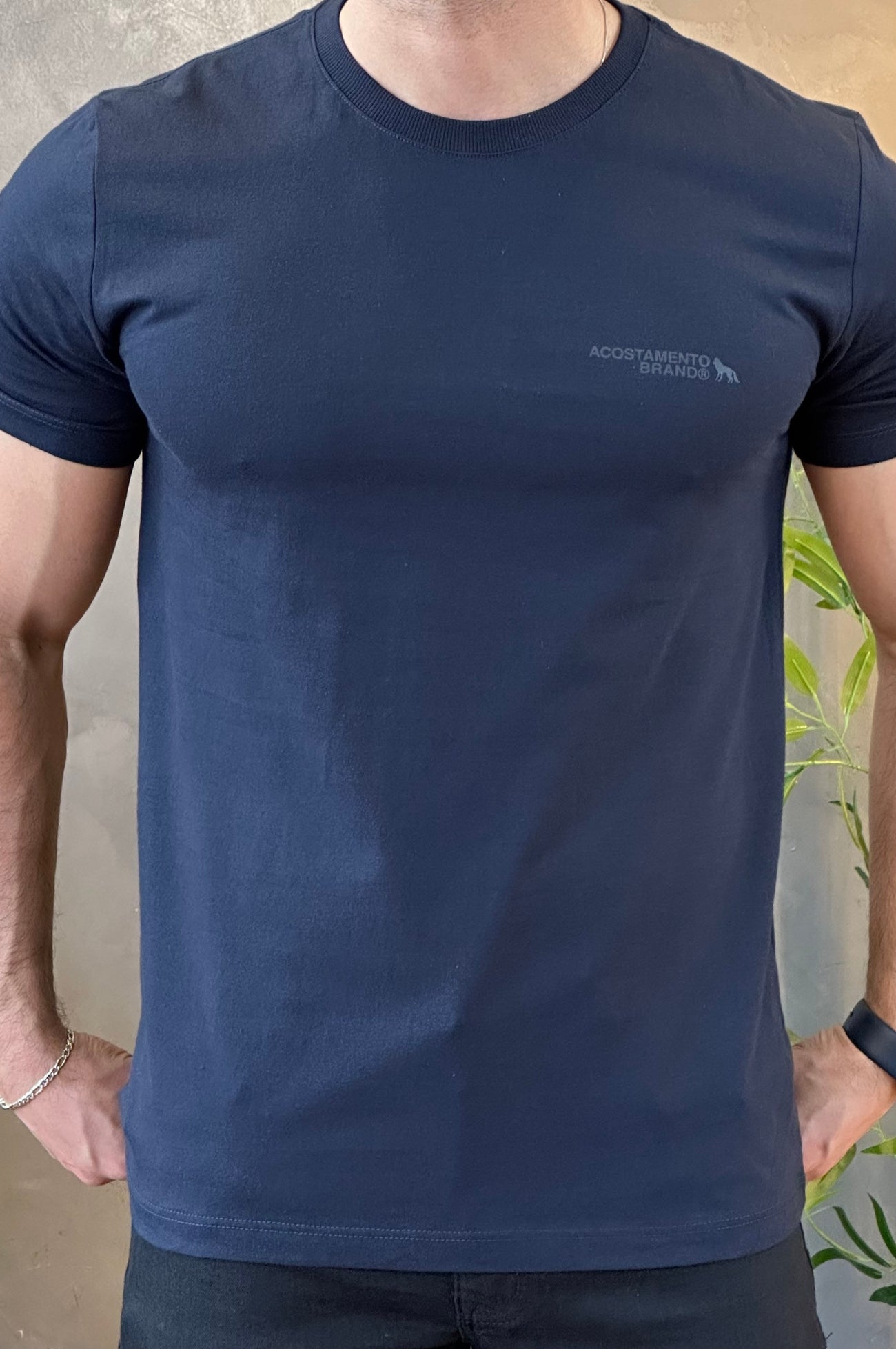 Camiseta Azul com Escrito nas Costas