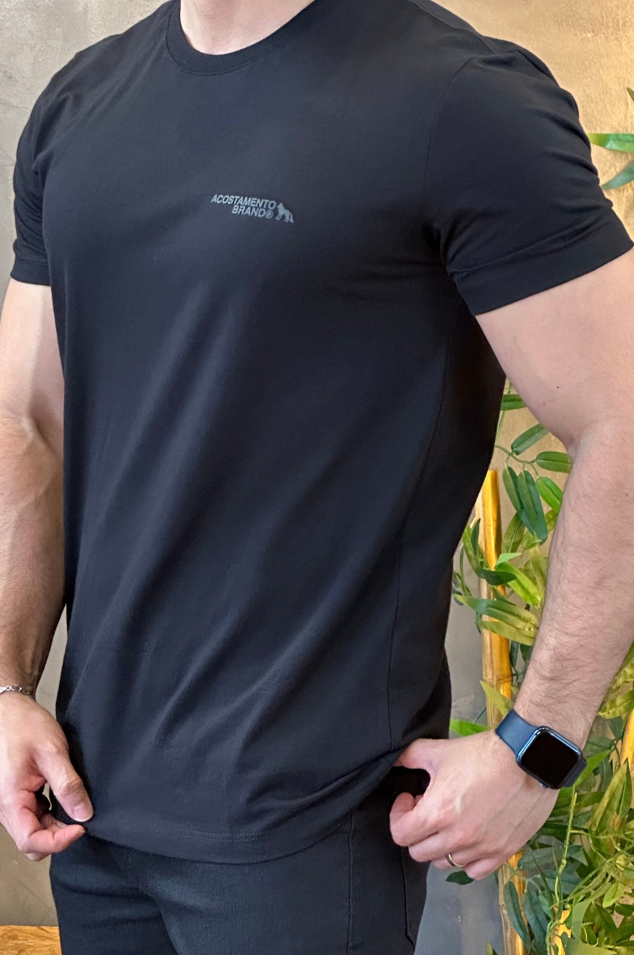Camiseta Preta com Escrito nas Costas