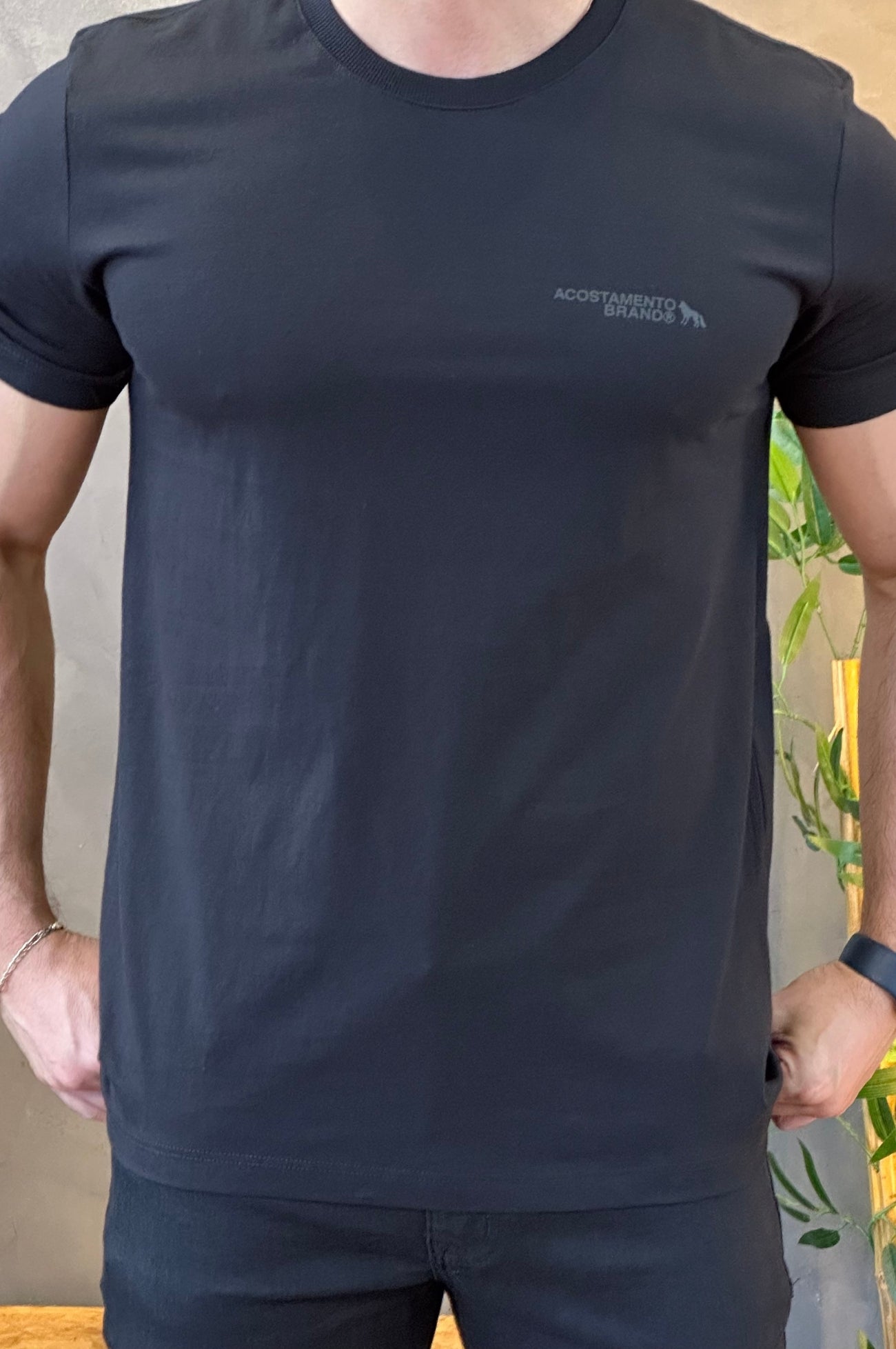 Camiseta Preta com Escrito nas Costas