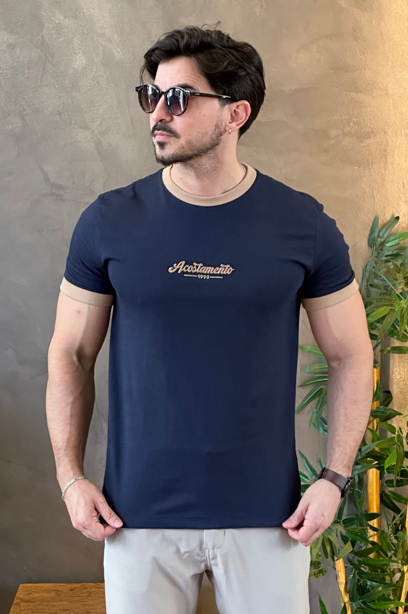 Camiseta Azul Com Detalhe Marrom Acostamento