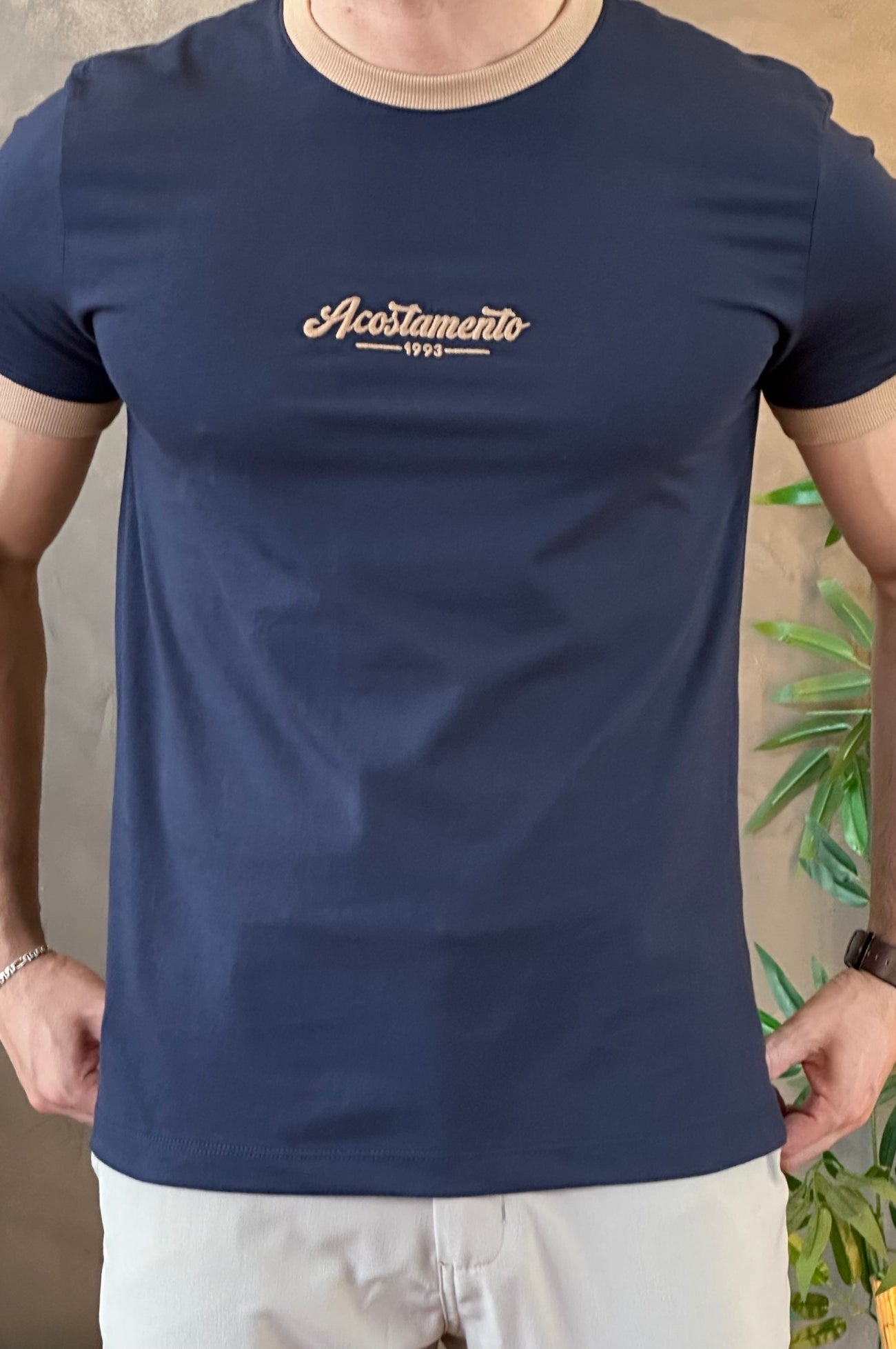 Camiseta Azul Com Detalhe Marrom Acostamento