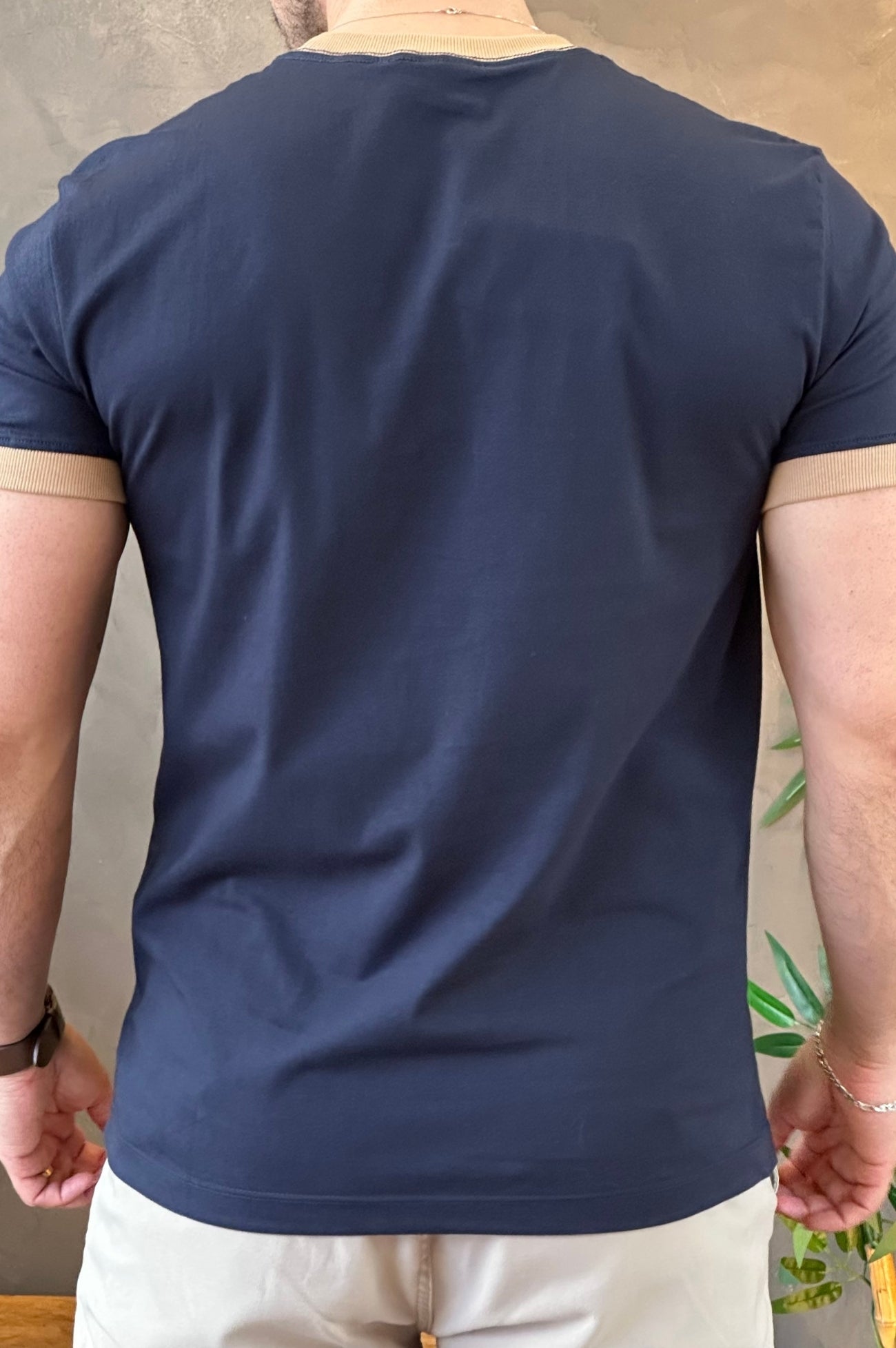 Camiseta Azul Com Detalhe Marrom Acostamento