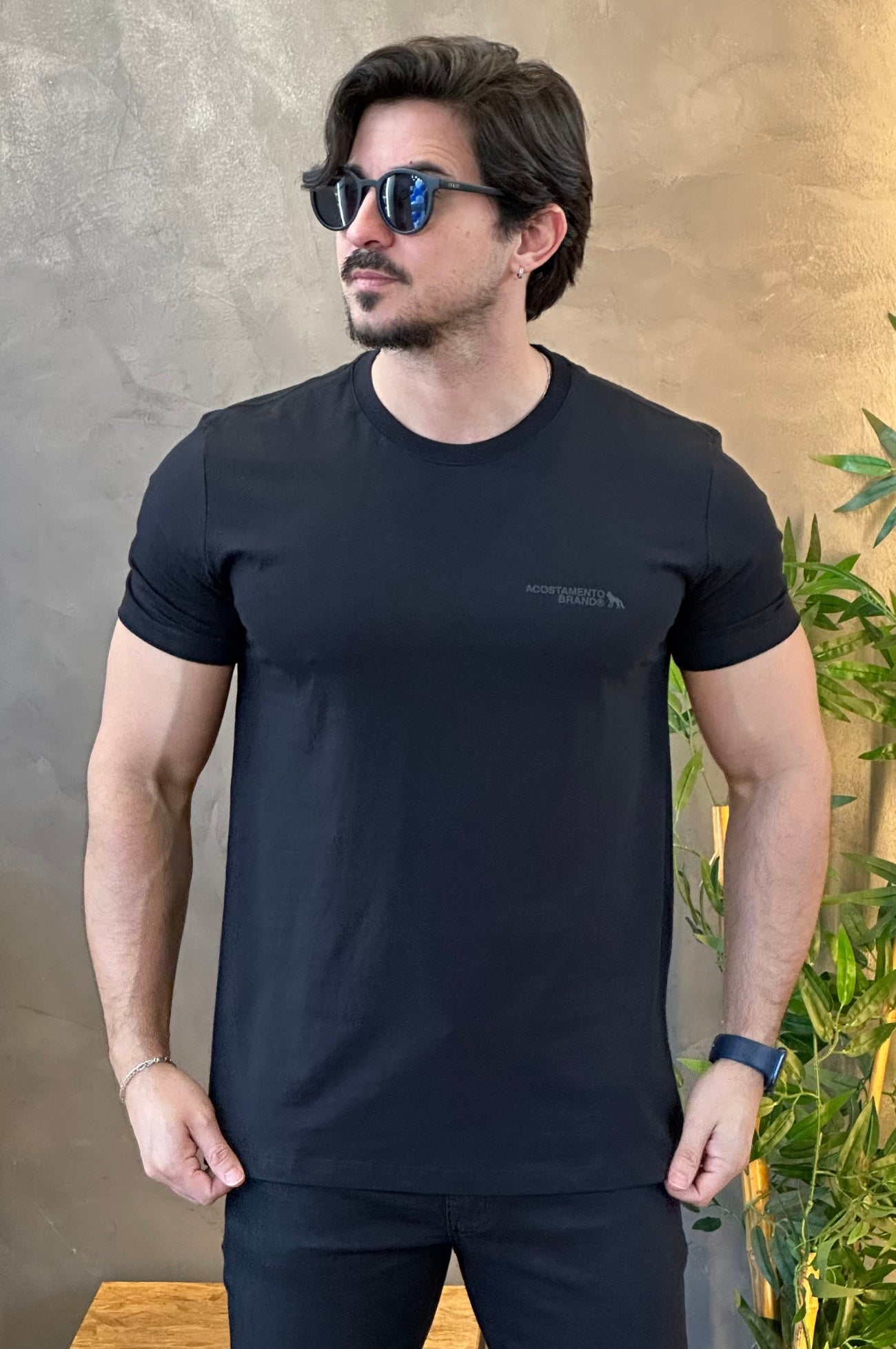 Camiseta Preta com Escrito nas Costas