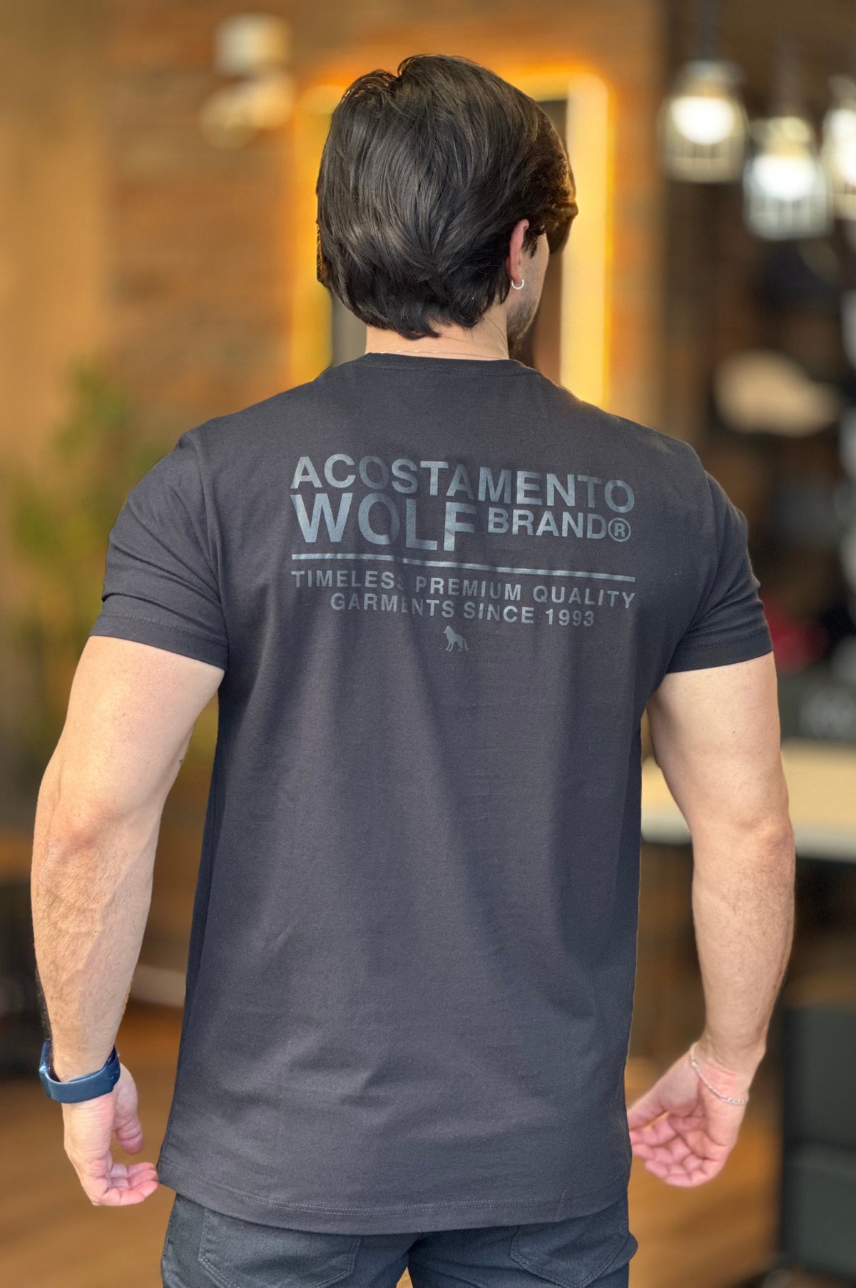 Camiseta Preta com Escrito nas Costas