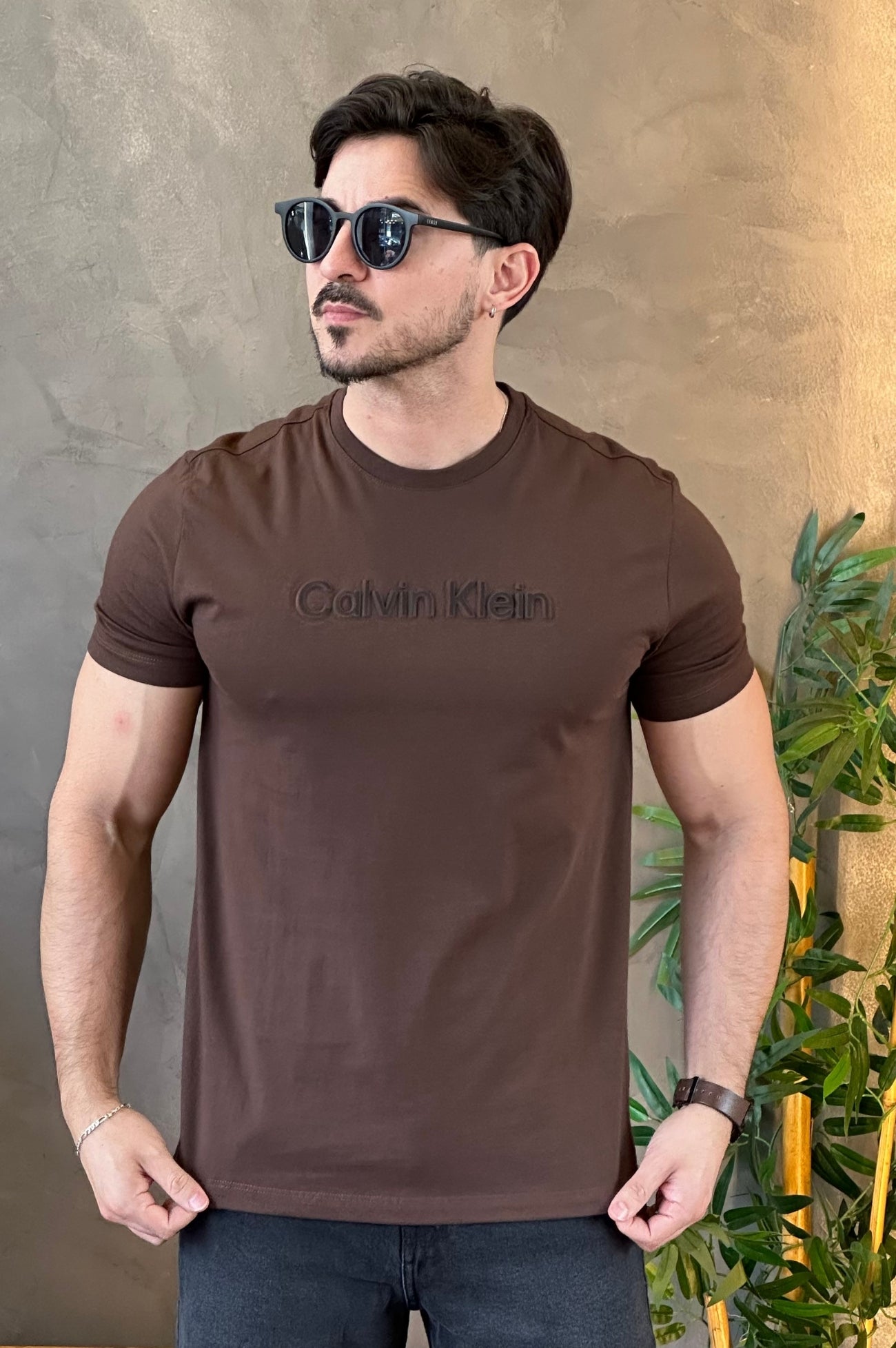 Camiseta Marrom alto relevo Calvin Klein