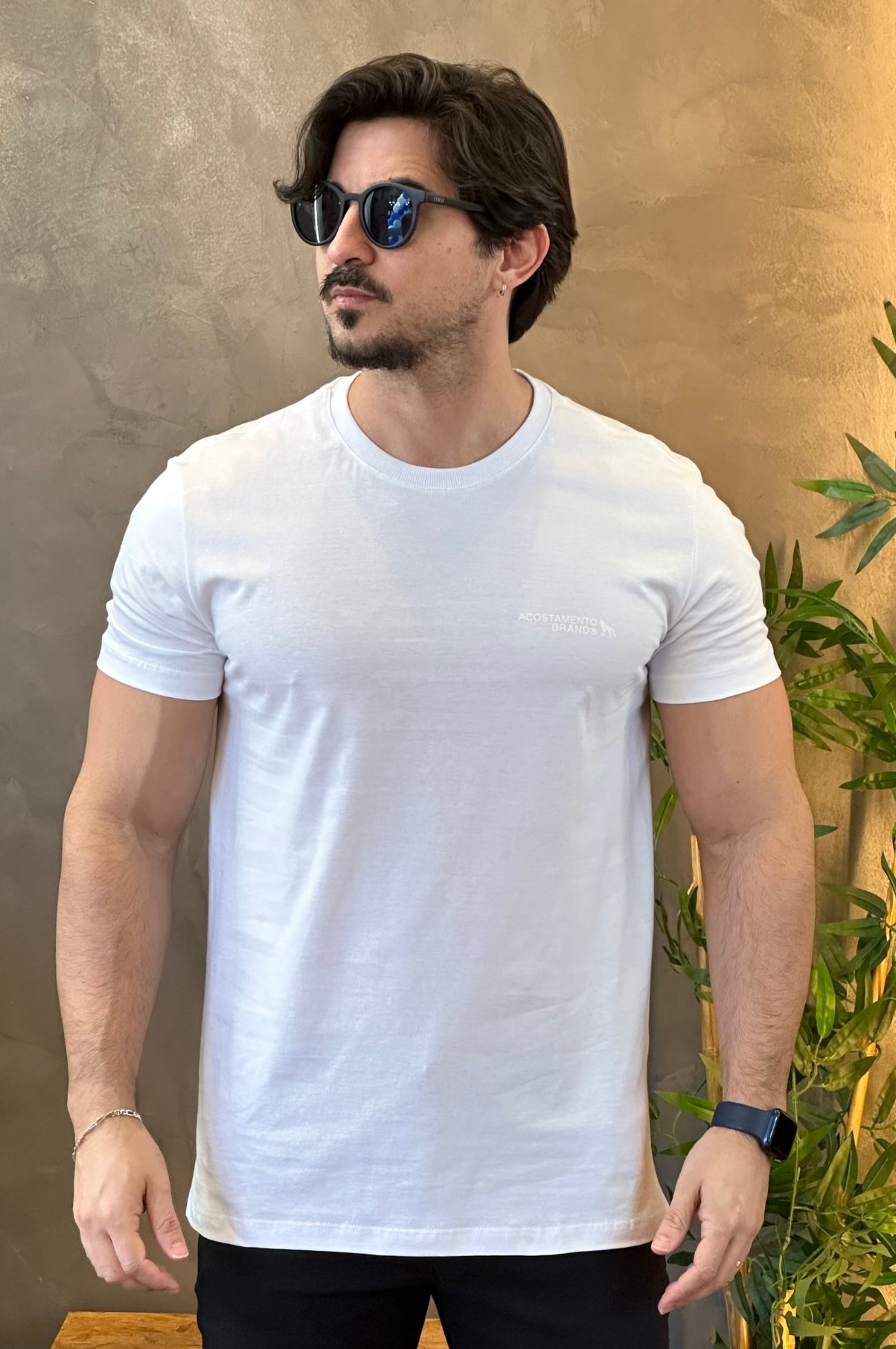 Camiseta Branca com Escrito nas Costas