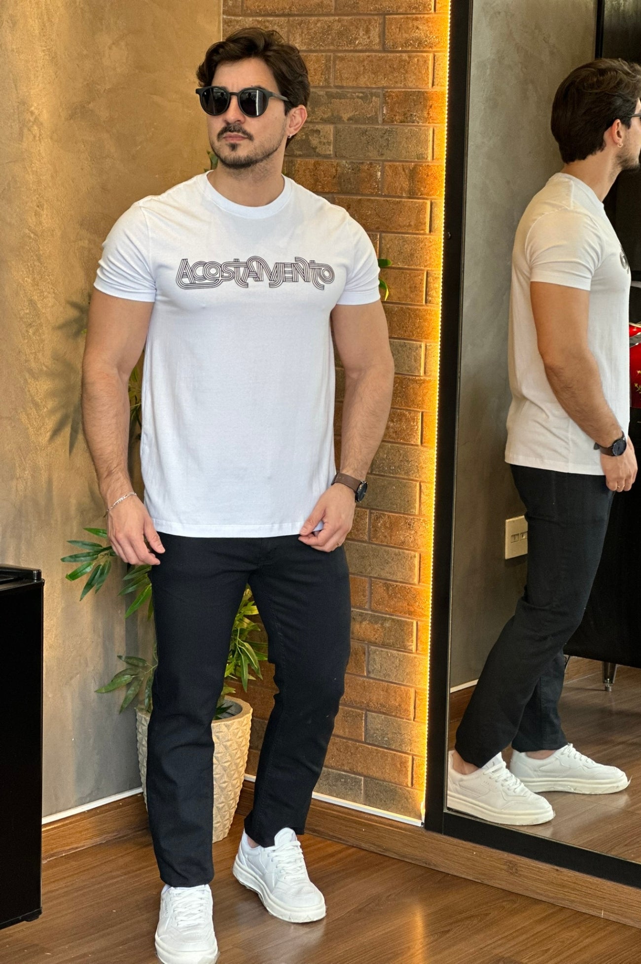 Camiseta Branca Logo Preta Acostamento