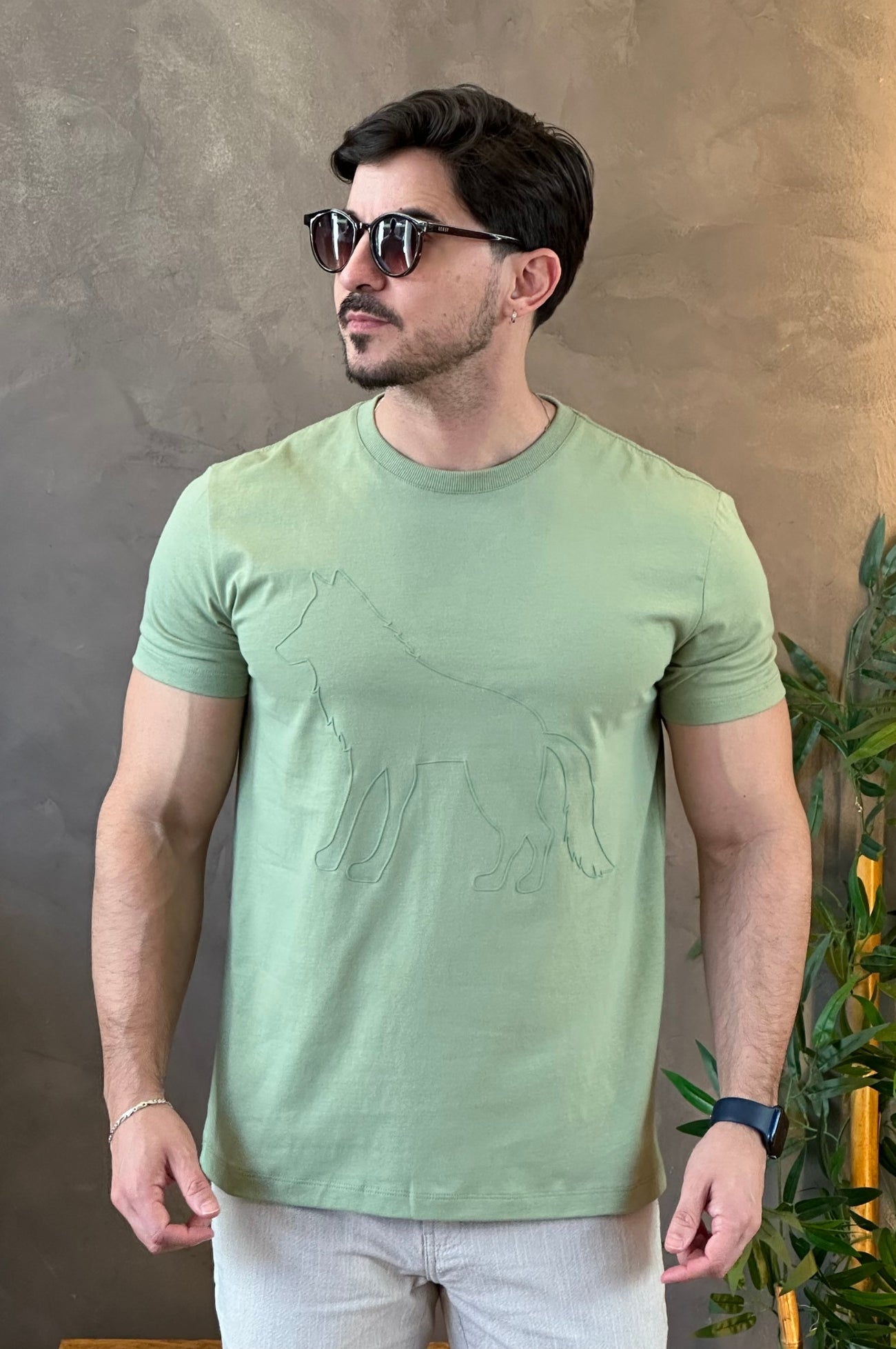 Camiseta Verde Claro Lobo Acostamento