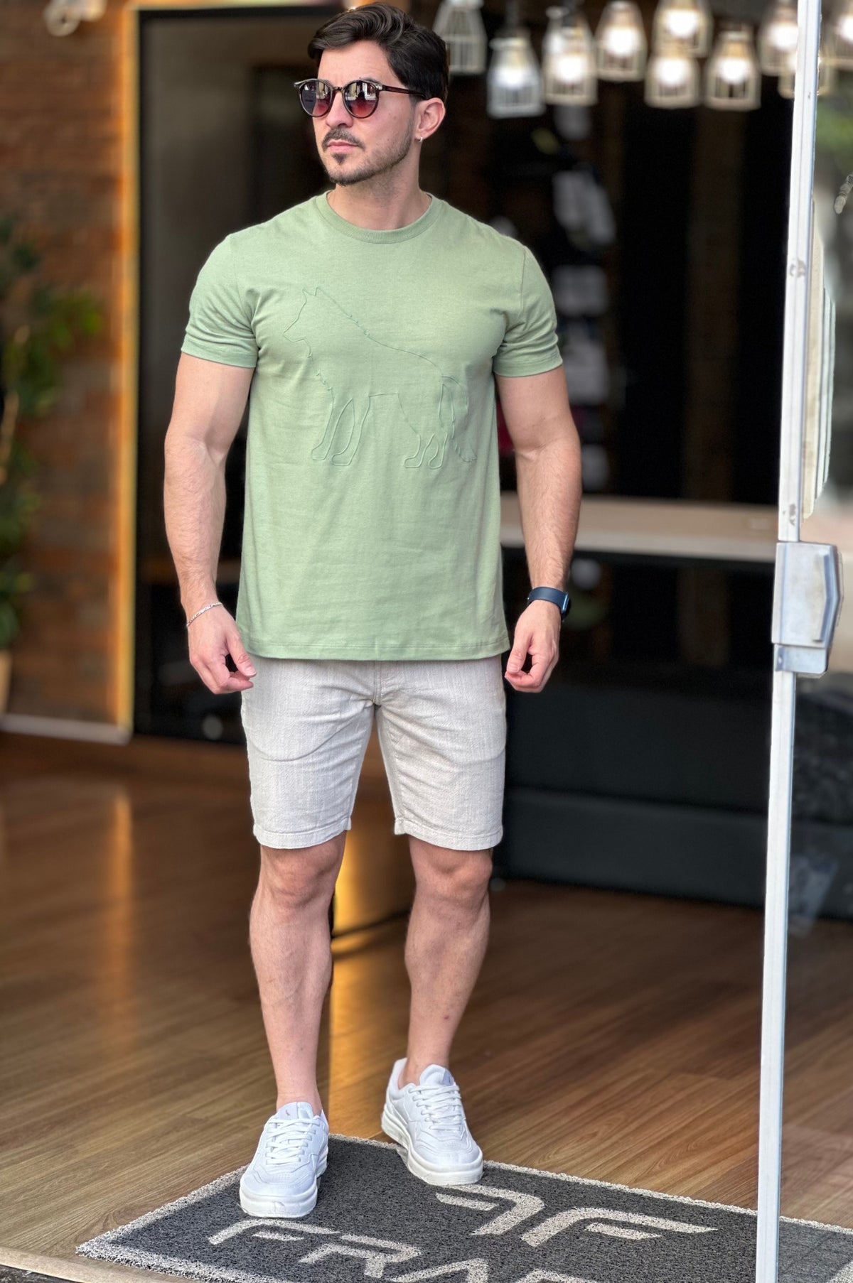 Camiseta Verde Claro Lobo Acostamento