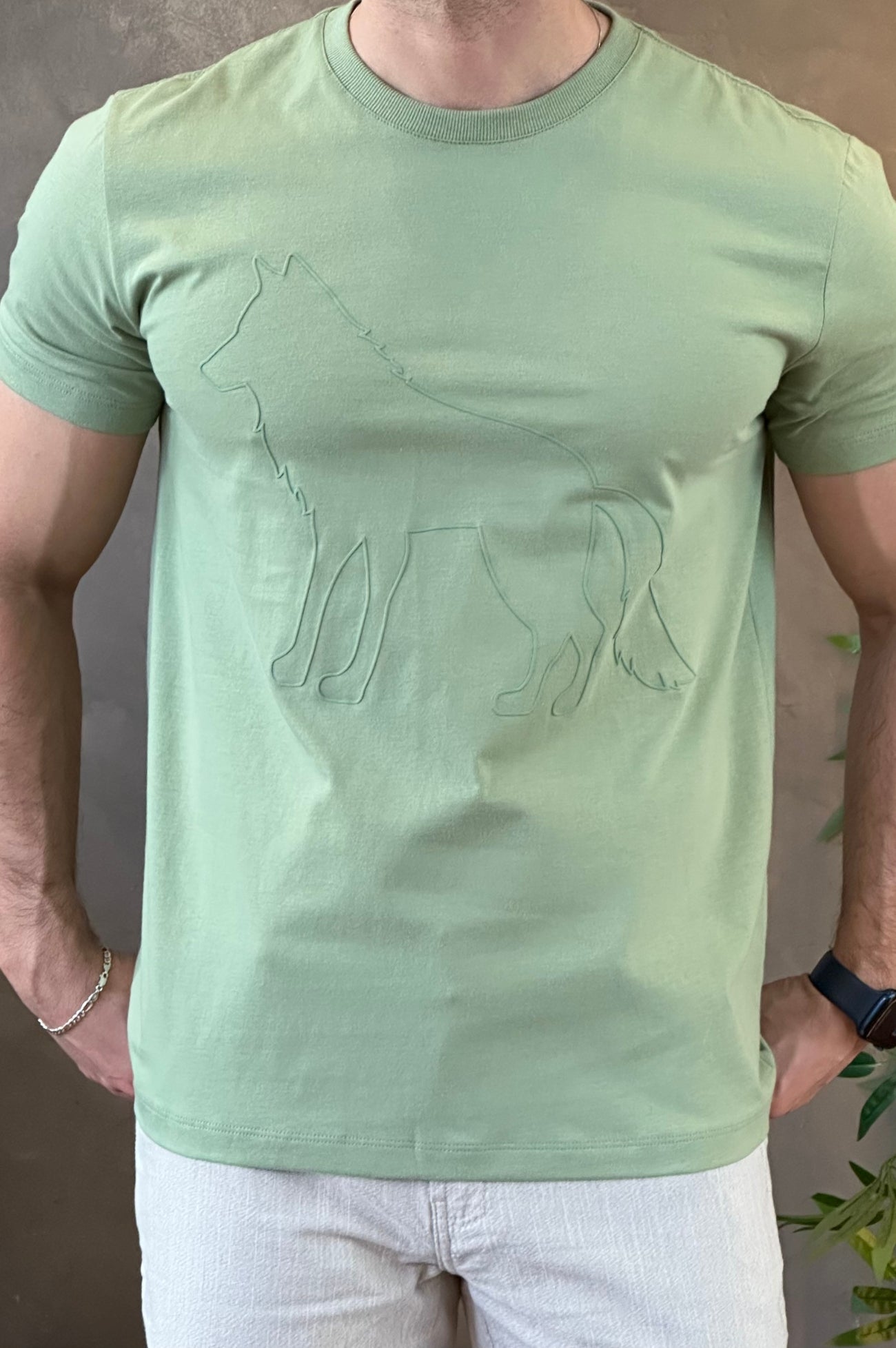 Camiseta Verde Claro Lobo Acostamento