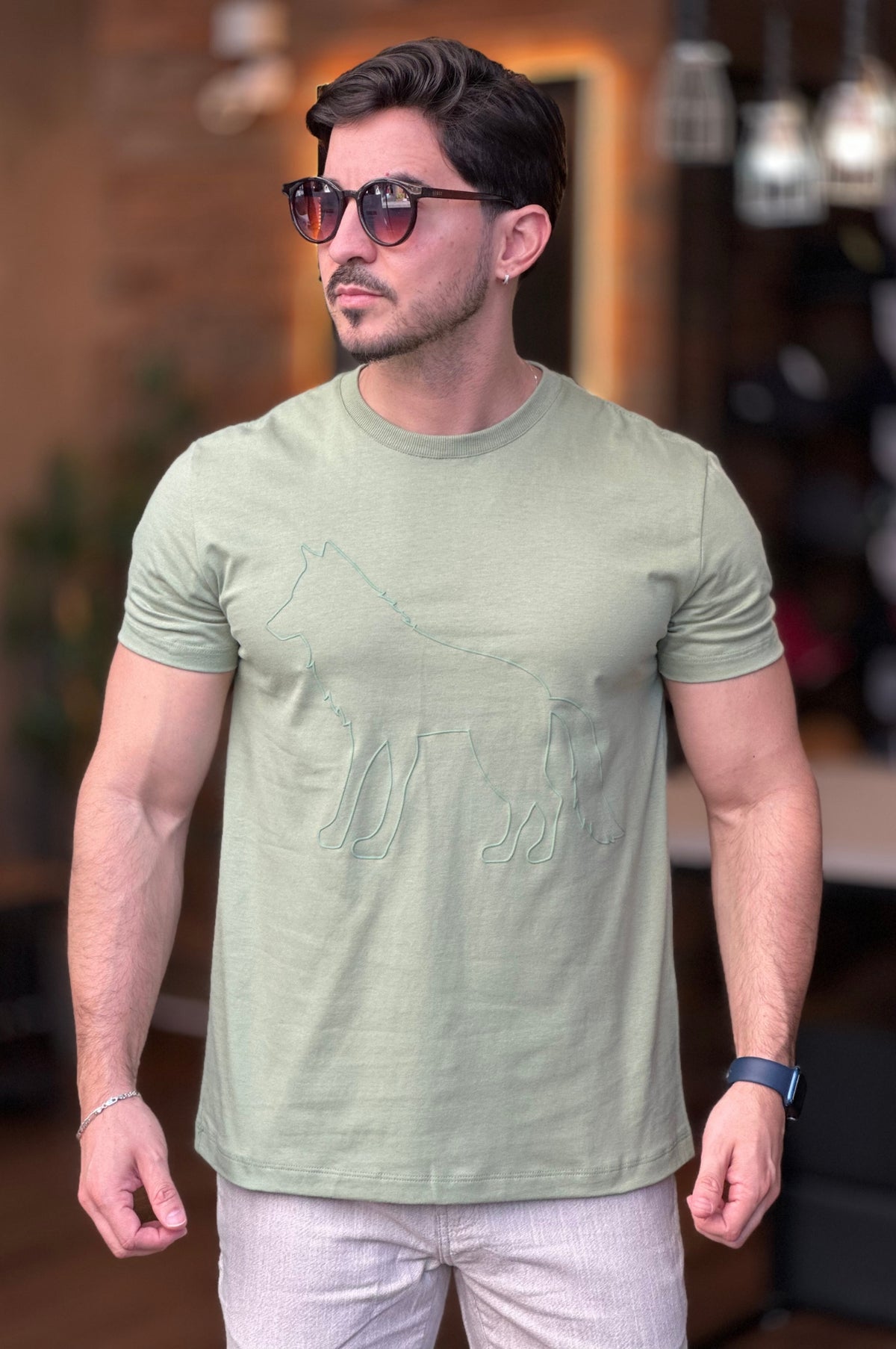Camiseta Verde Claro Lobo Acostamento
