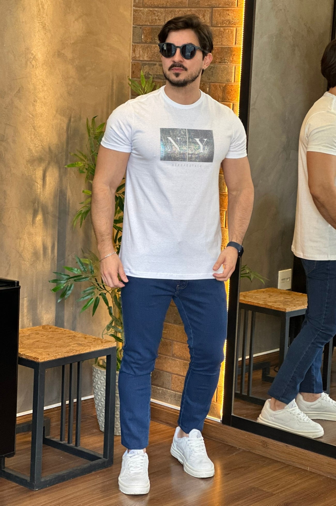Camiseta Aeropostale com escrito prata