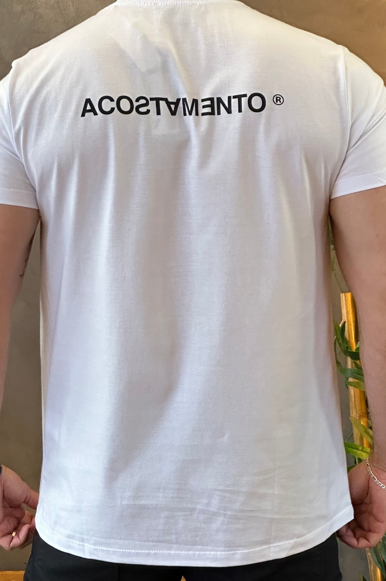 Camiseta Branca com Escrito Preto