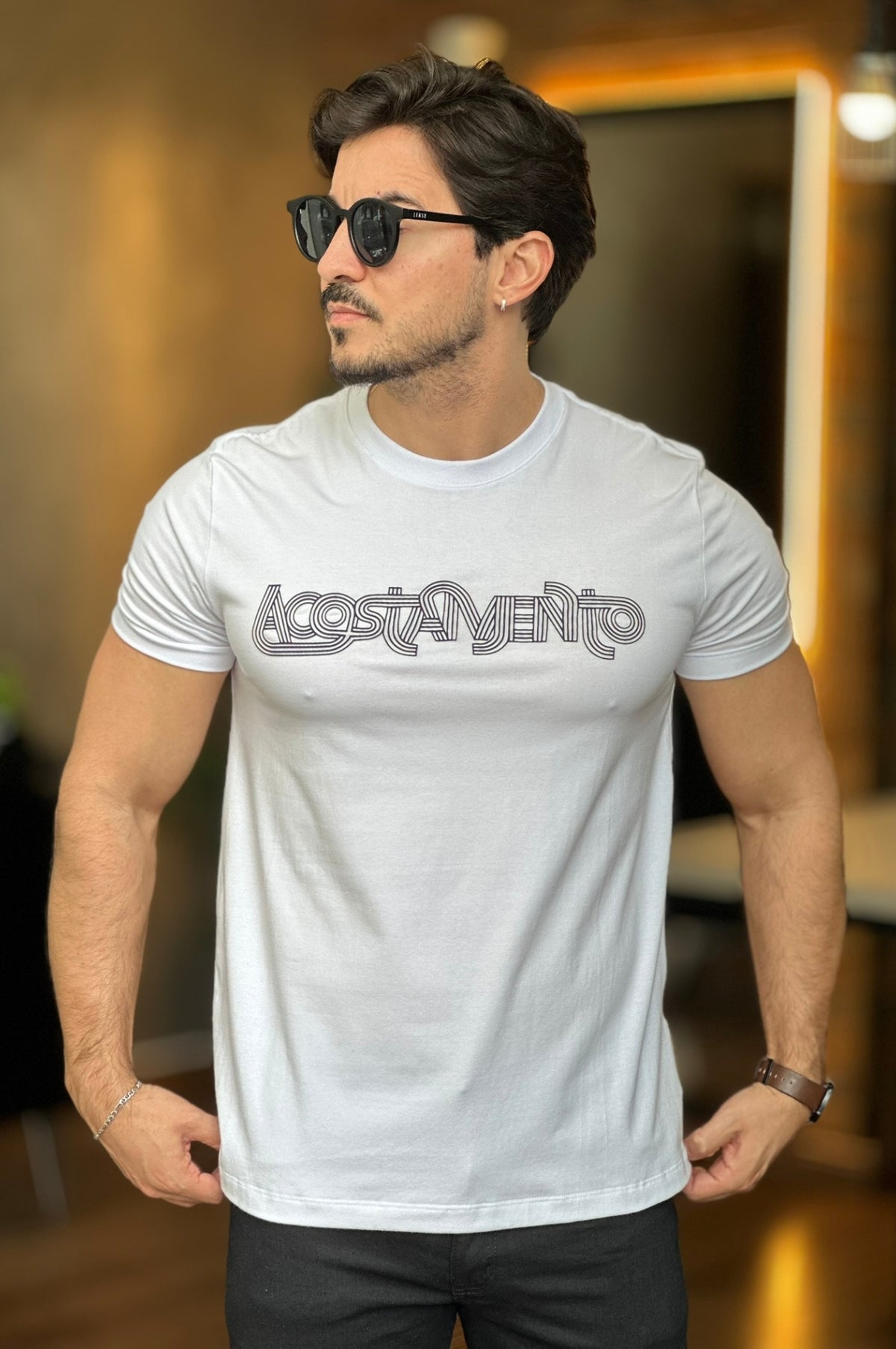 Camiseta Branca Logo Preta Acostamento