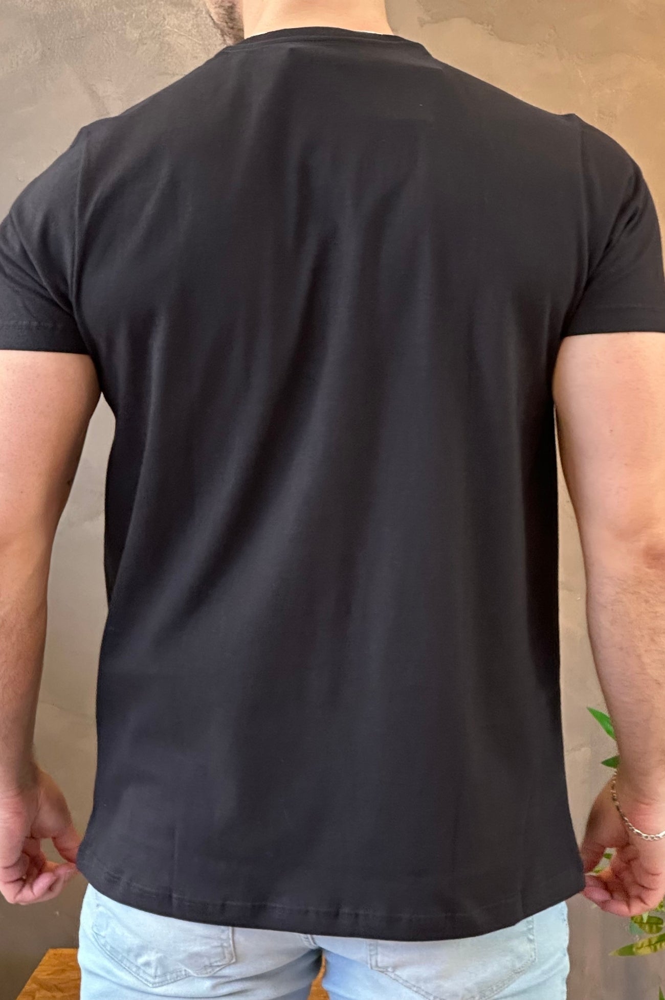 Camiseta Preta escrito NY prata Aeropostale