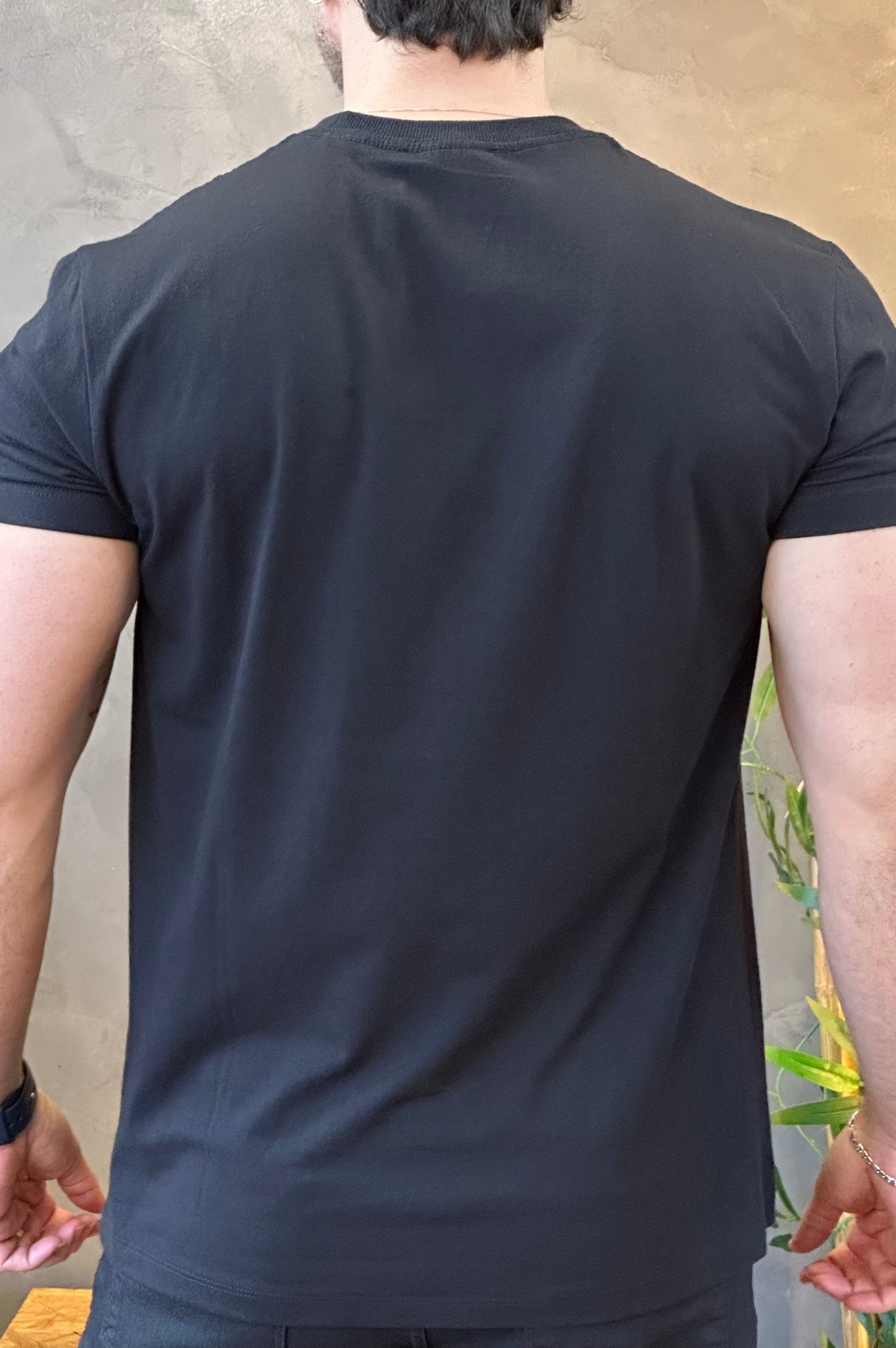 Camiseta Preta com Lobo Verde