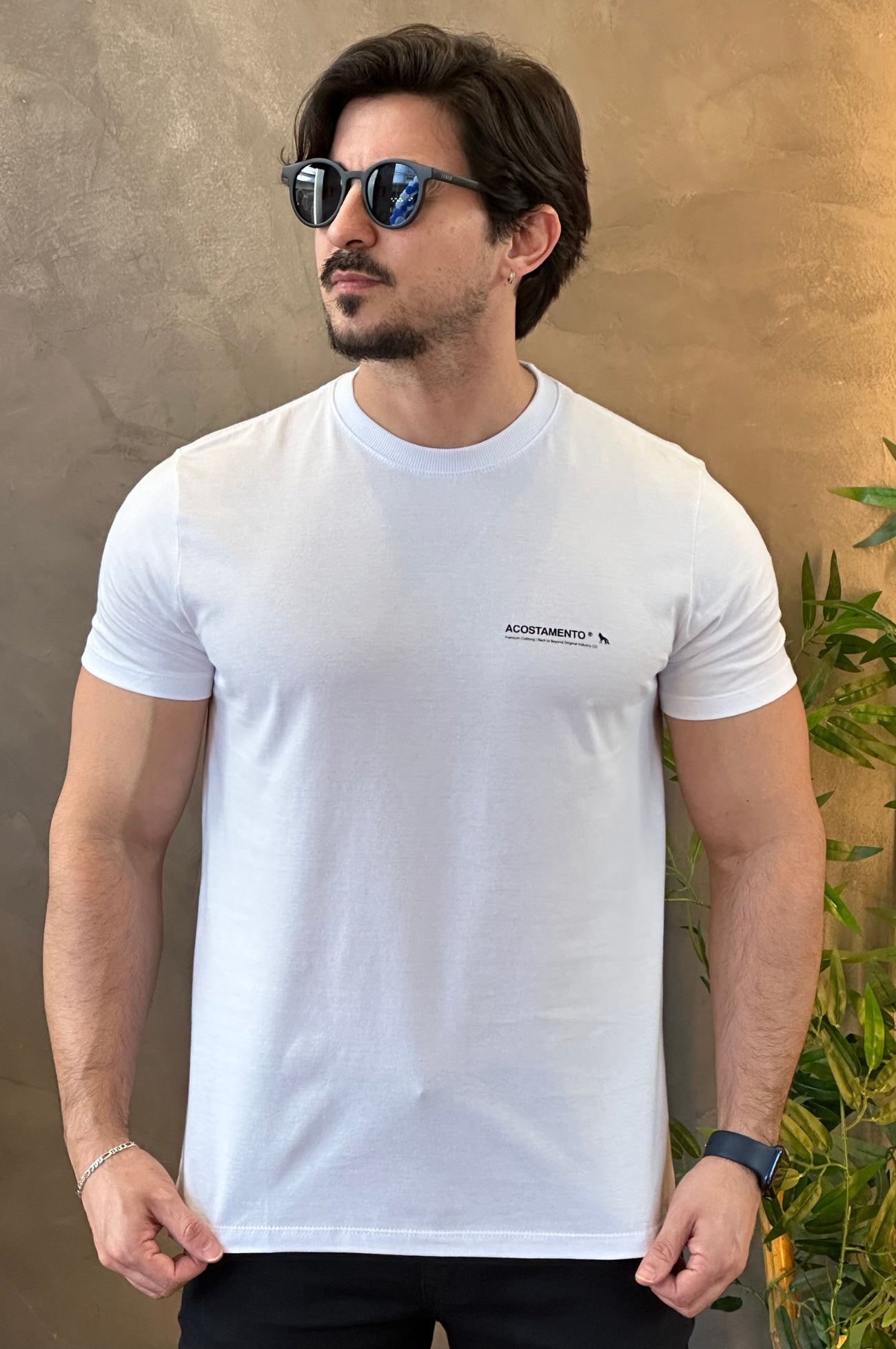 Camiseta Branca com Escrito Preto