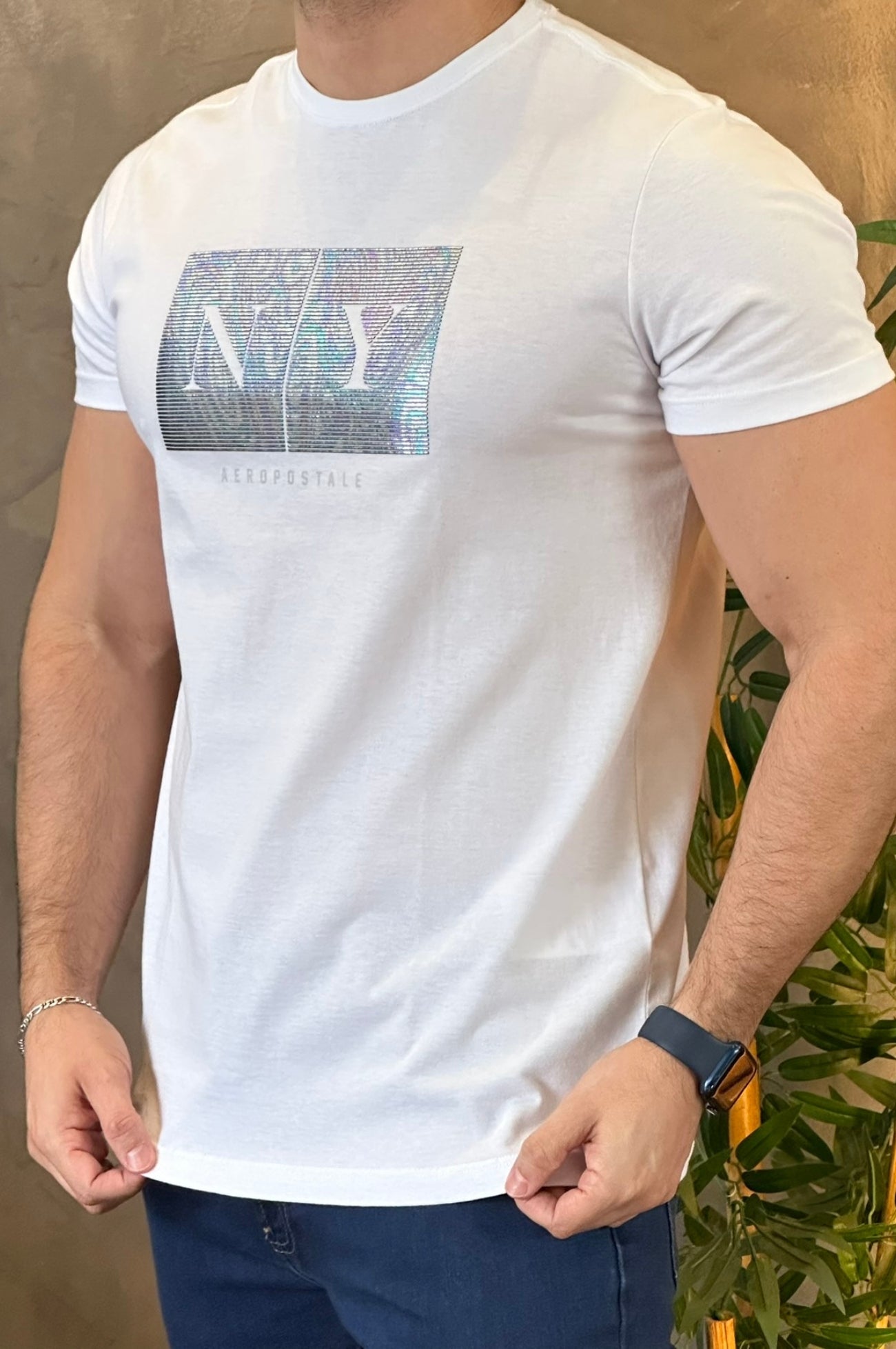 Camiseta Aeropostale com escrito prata