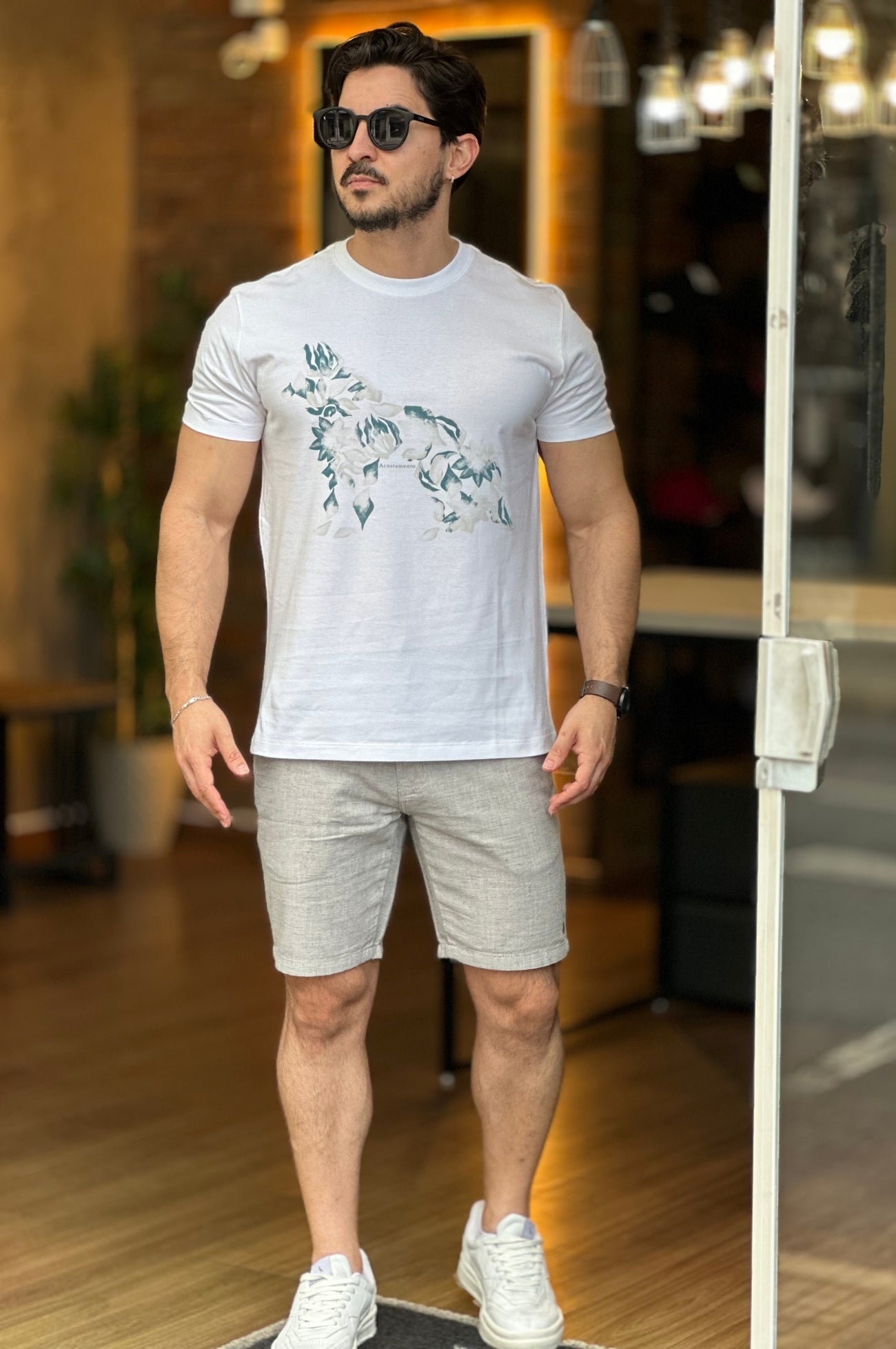 Camiseta Branca com Lobo Acostamento