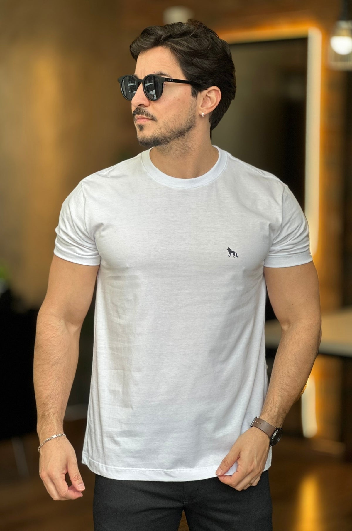 Camiseta Lobo Nas Costas Branca Acostamento