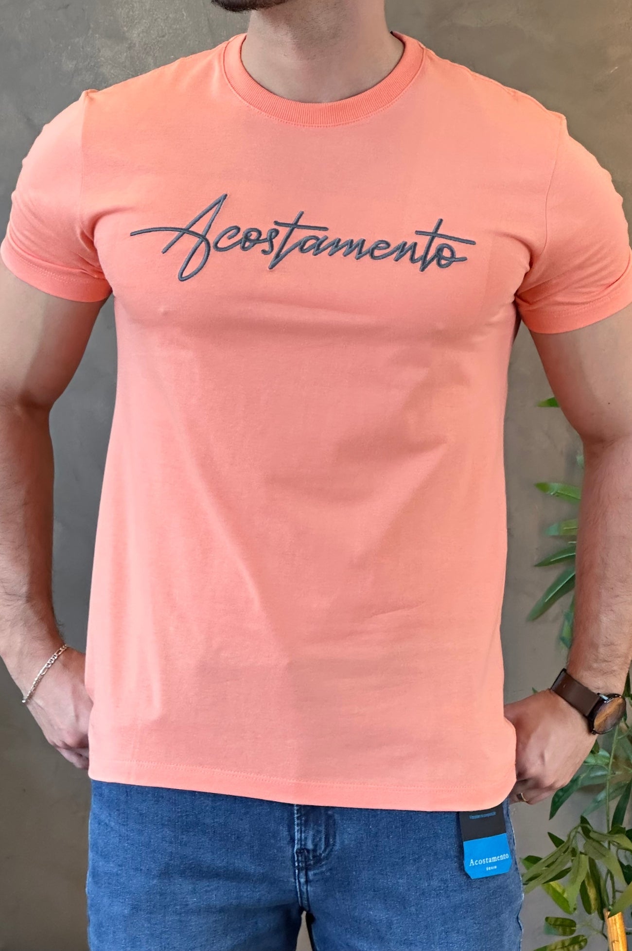 Camiseta Escrito Bordado Laranja Acostamento
