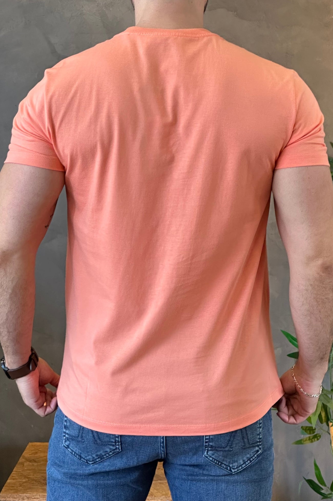 Camiseta Escrito Bordado Laranja Acostamento
