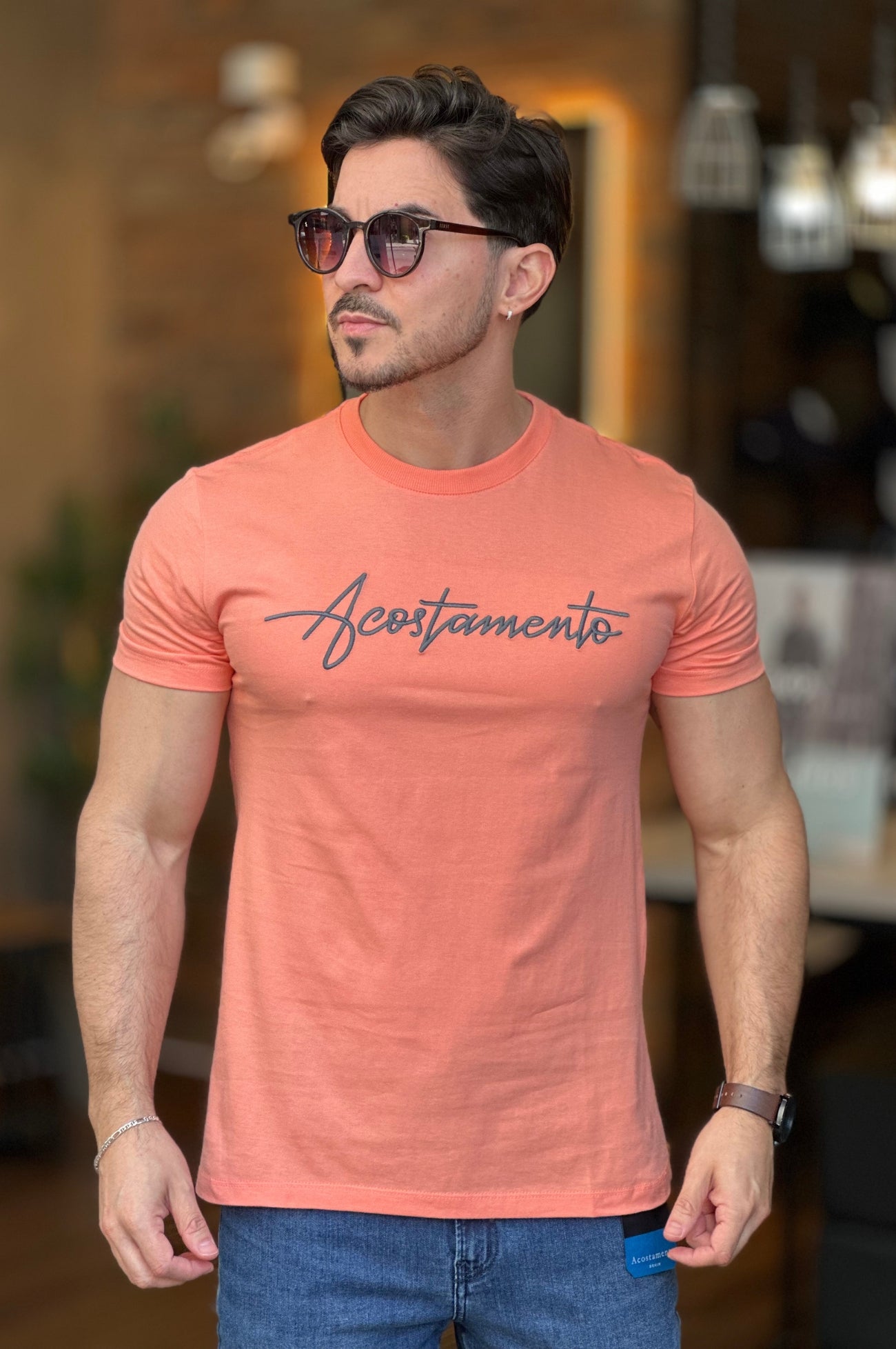 Camiseta Escrito Bordado Laranja Acostamento