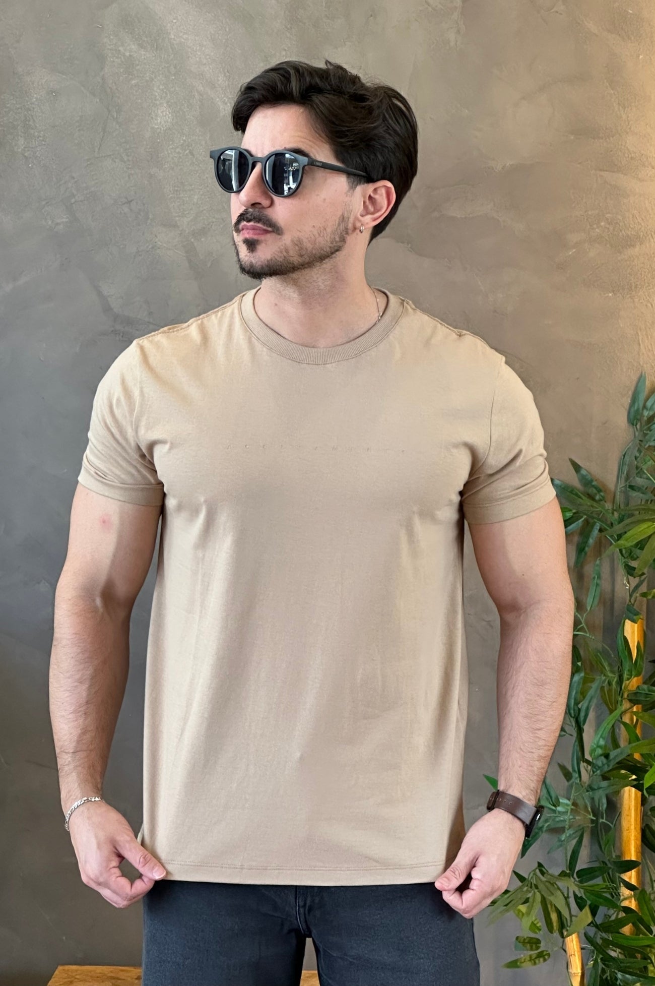 Camiseta Bege minimalista Acostamento