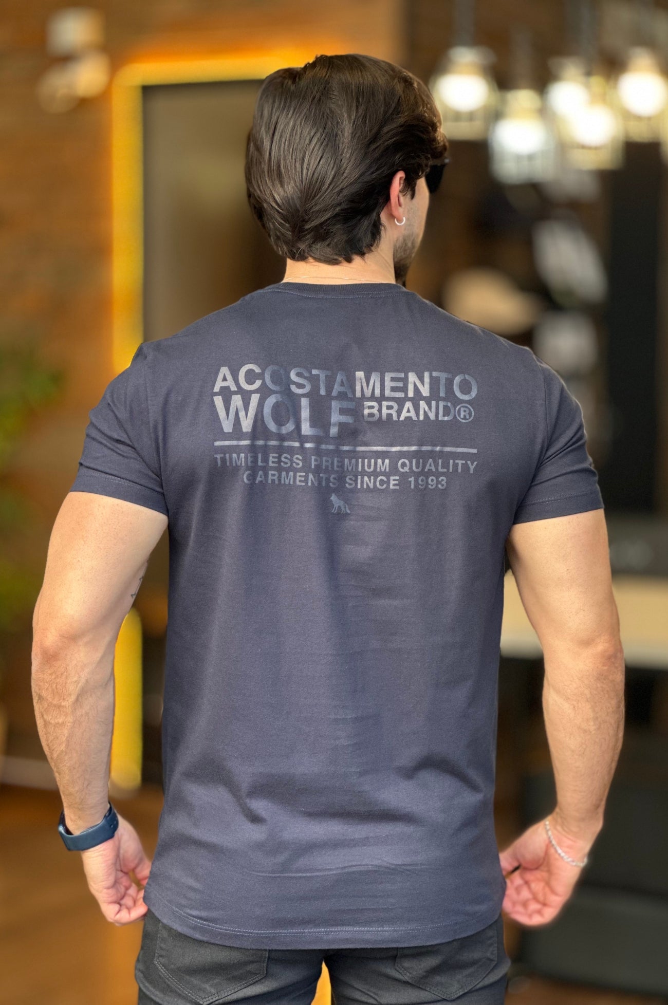 Camiseta Azul com Escrito nas Costas