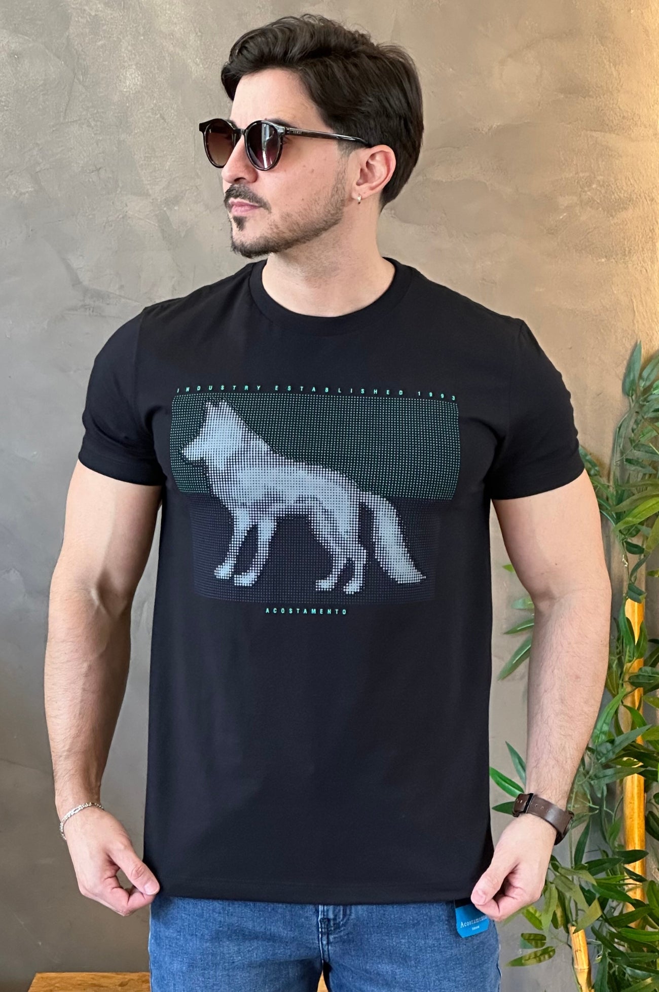Camiseta Preta Logo e Detalhe Verde Acostamento