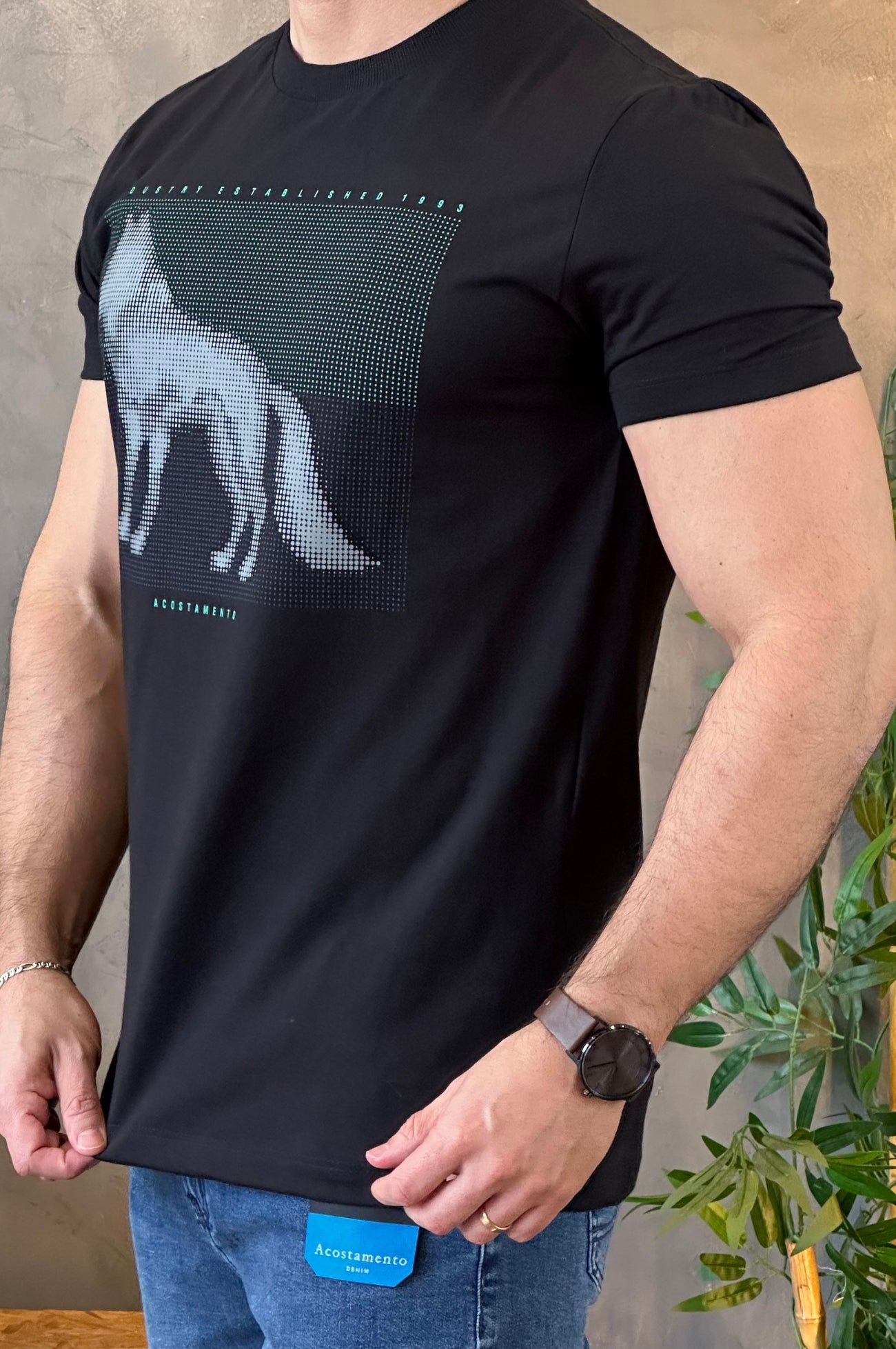 Camiseta Preta Logo e Detalhe Verde Acostamento