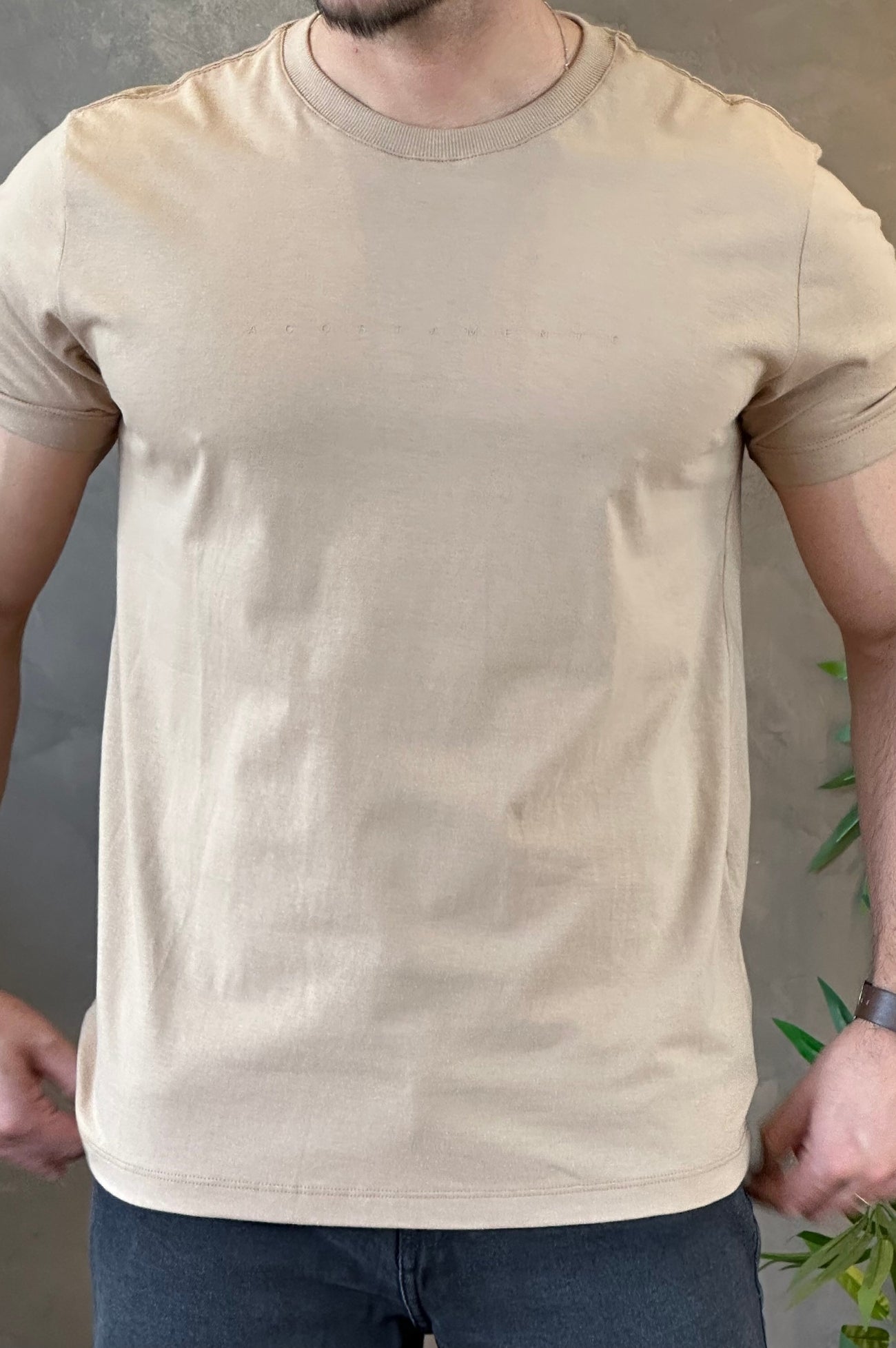 Camiseta Bege minimalista Acostamento