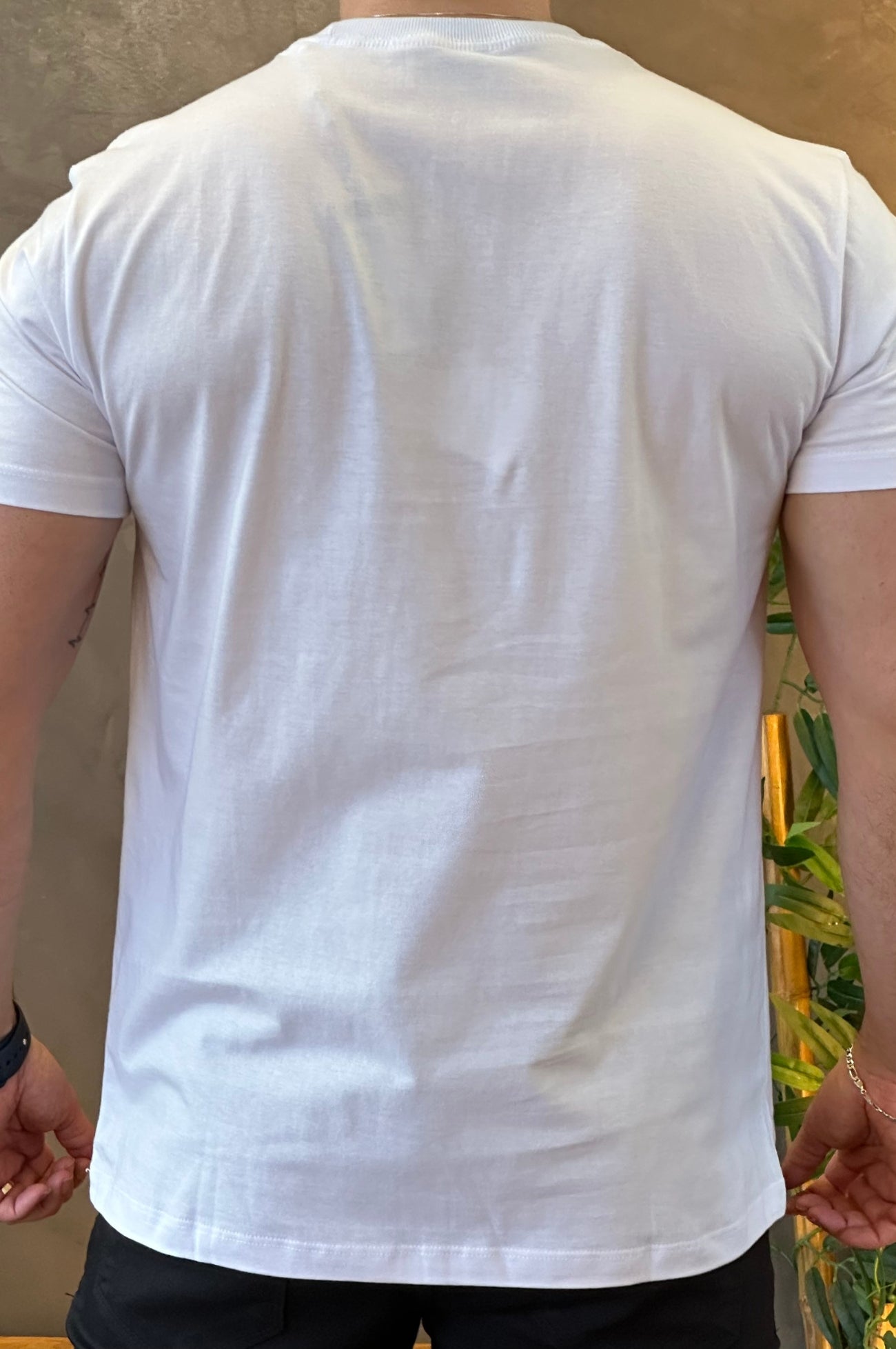 Camiseta Branca com Lobo Azul