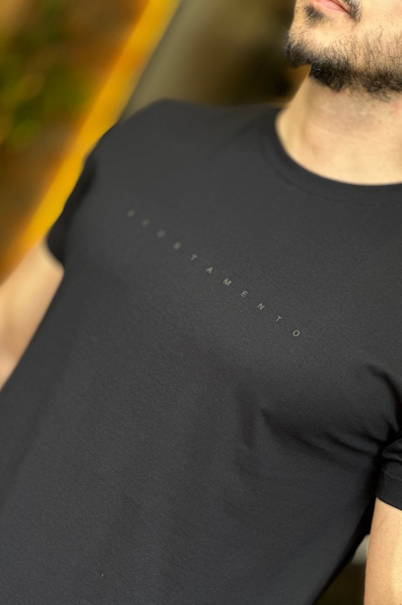 Camiseta logo minimalista preta Acostamento