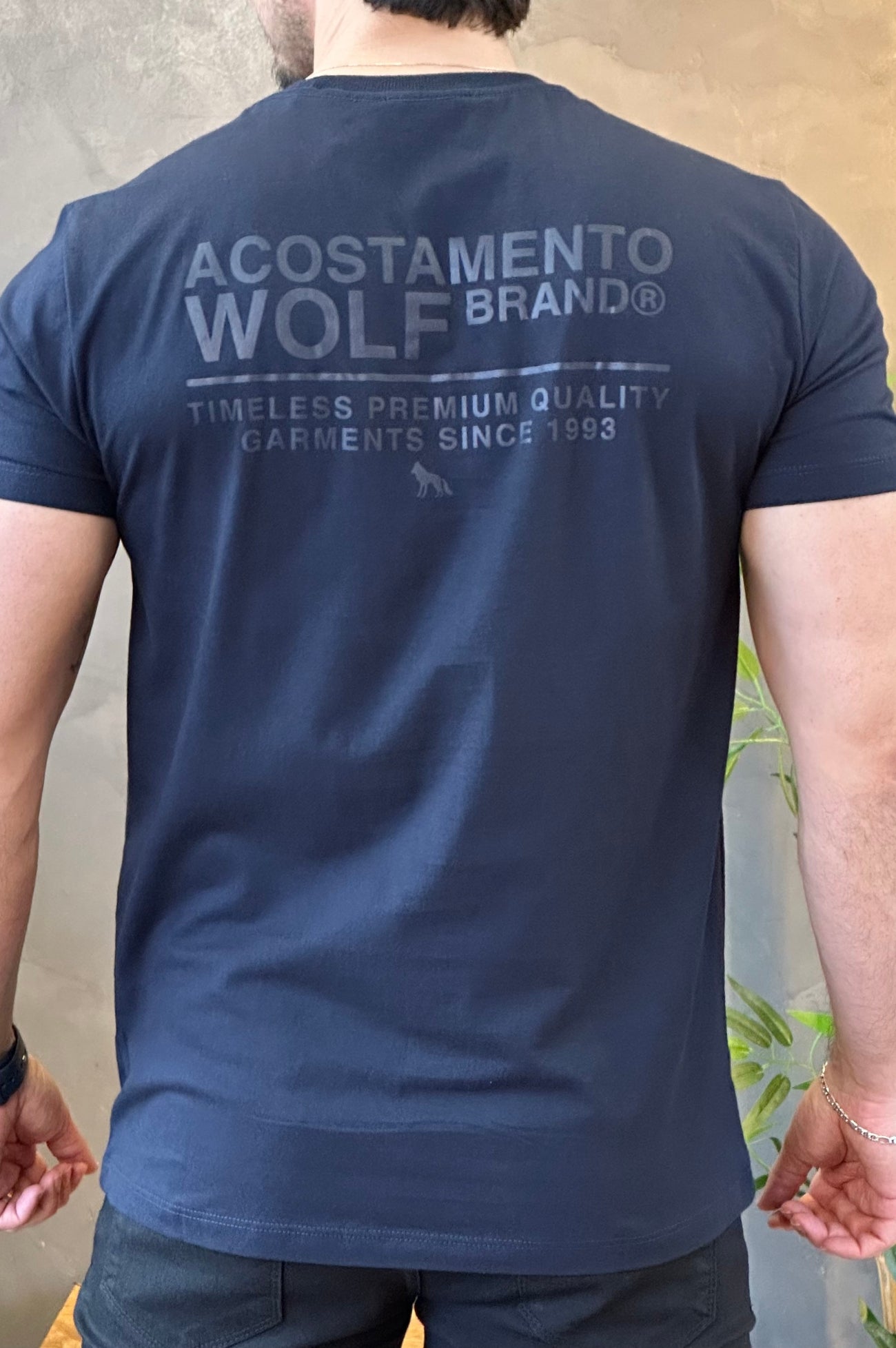 Camiseta Azul com Escrito nas Costas