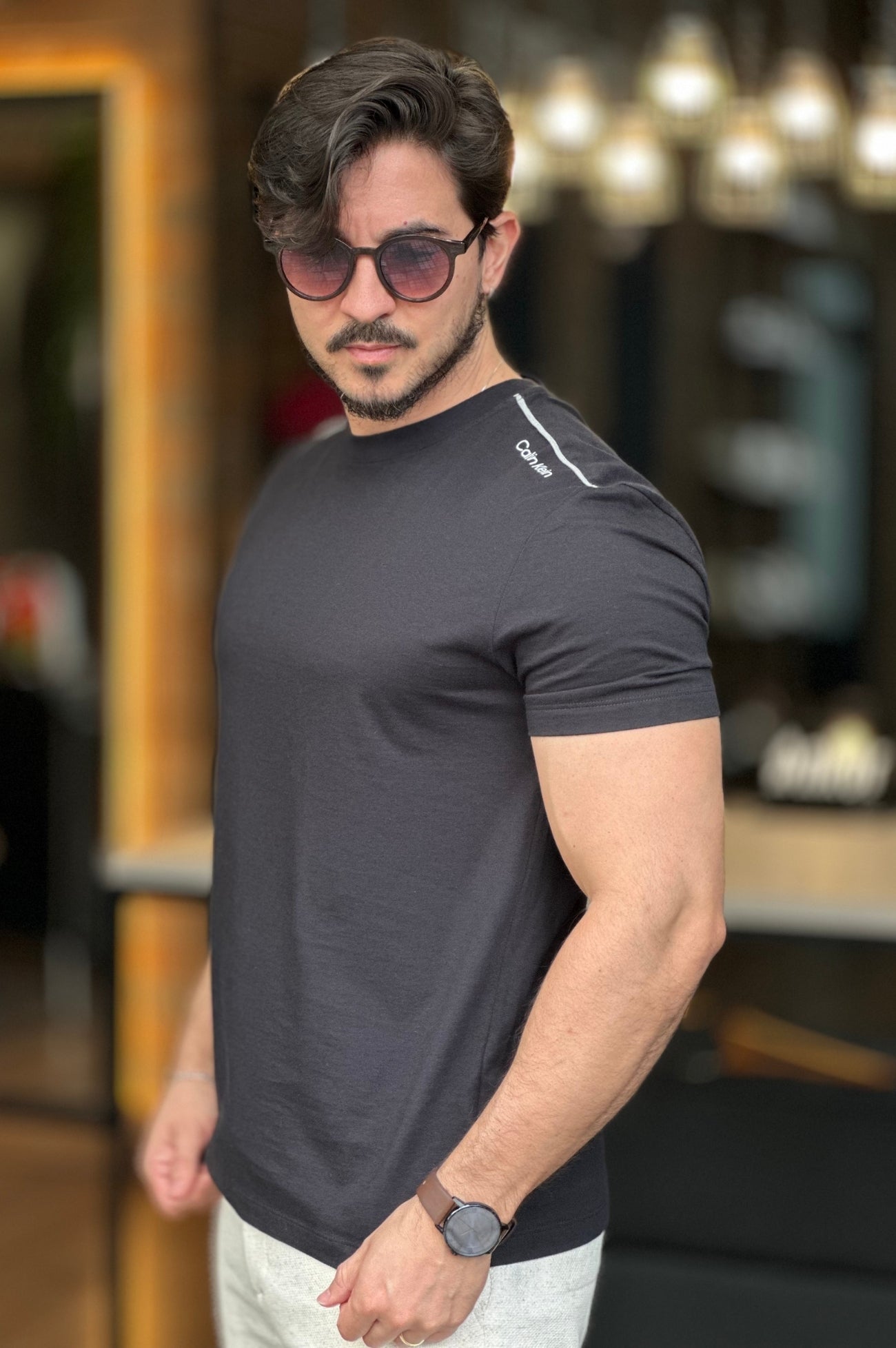 Camiseta Detalhe Ombro Preta Calvin Klein