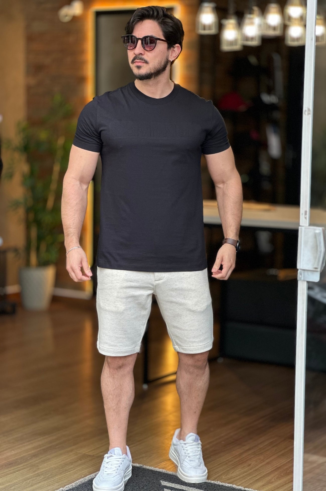Camiseta Embossing Preta Calvin Klein