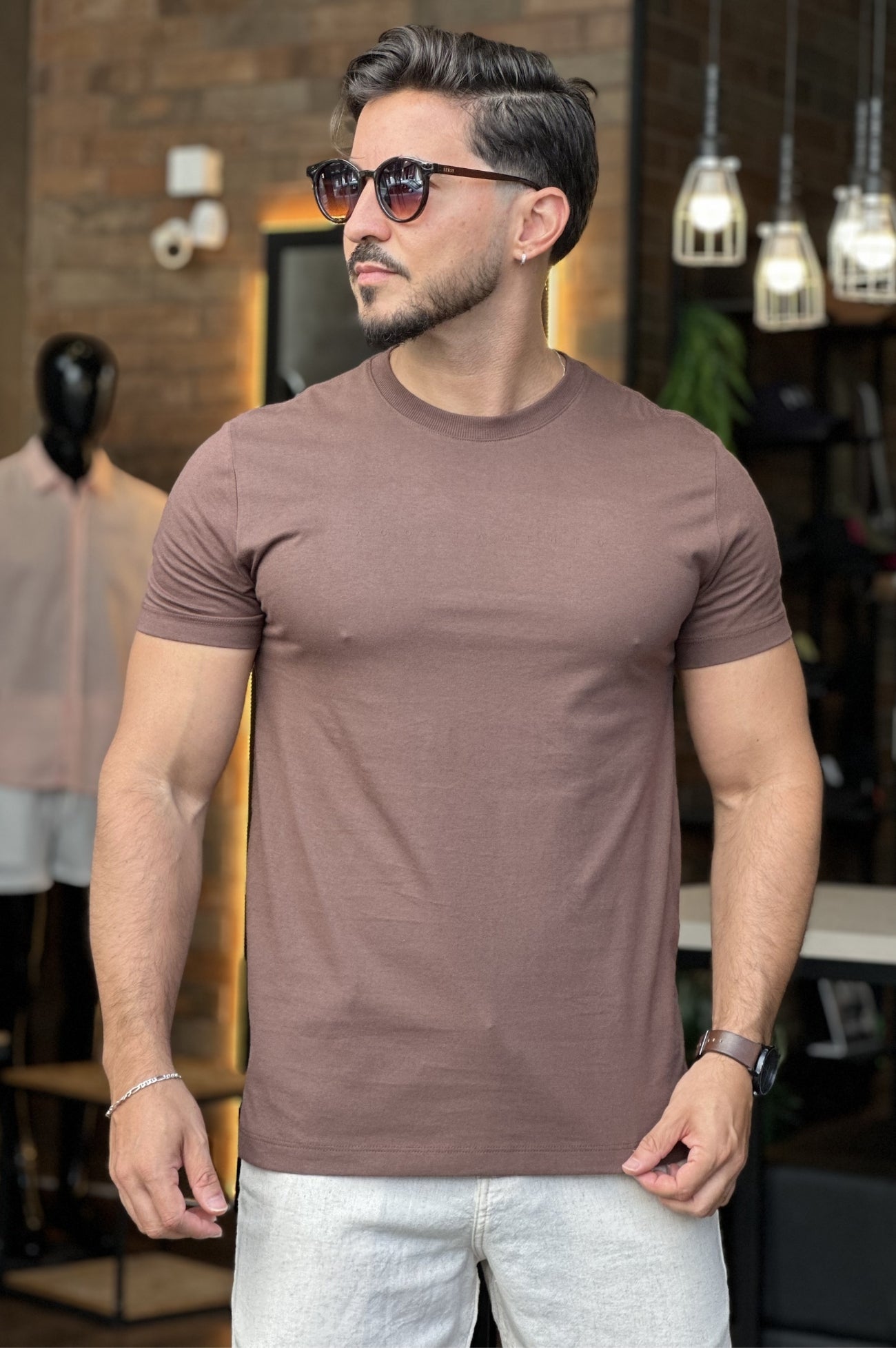 Camiseta Marrom Minimalista Acostamento