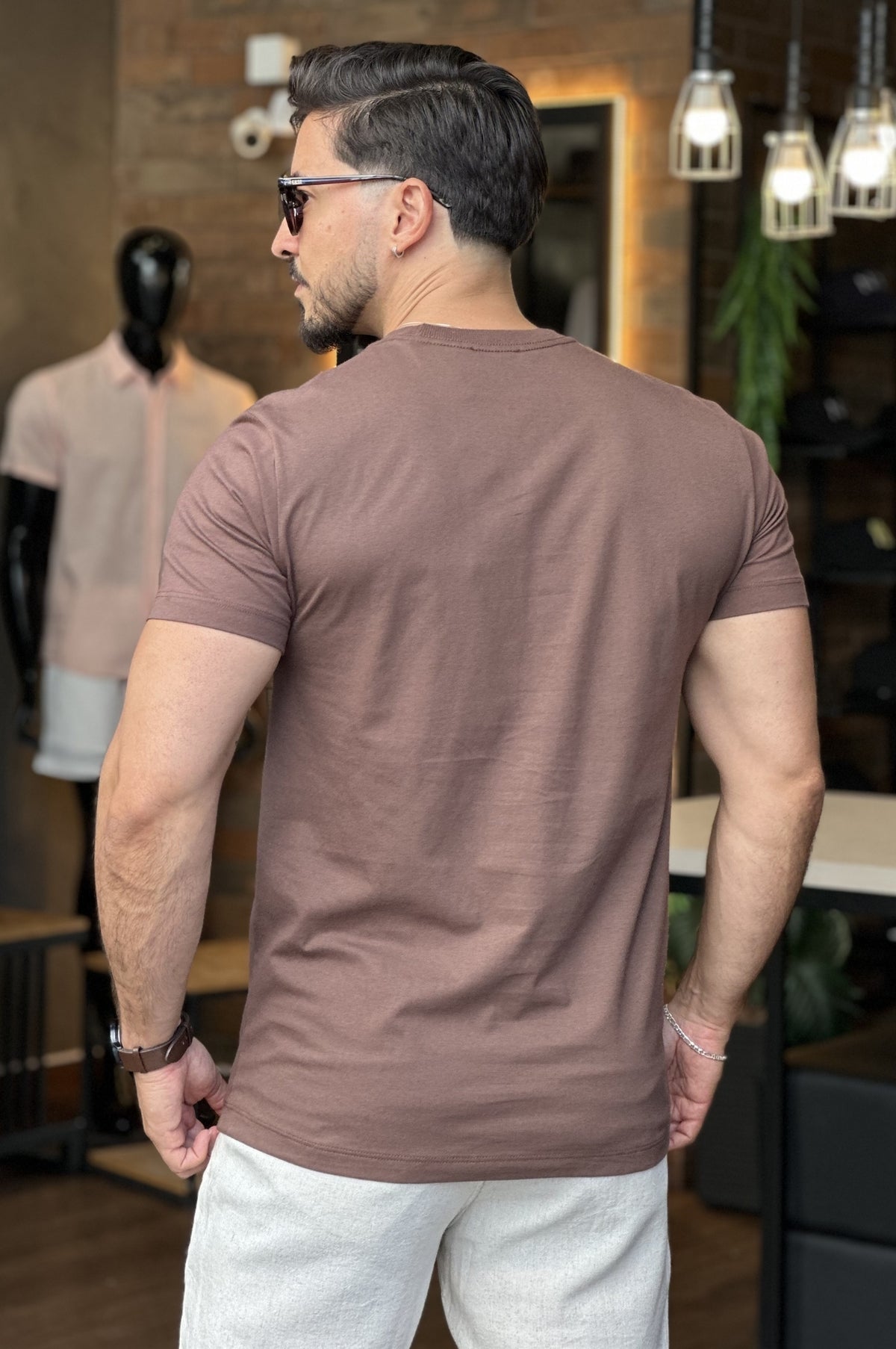 Camiseta Marrom Minimalista Acostamento