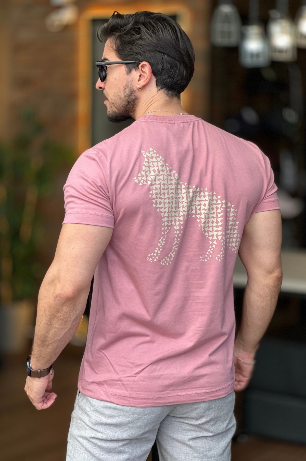 Camiseta lobo nas costas rosa Acostamento