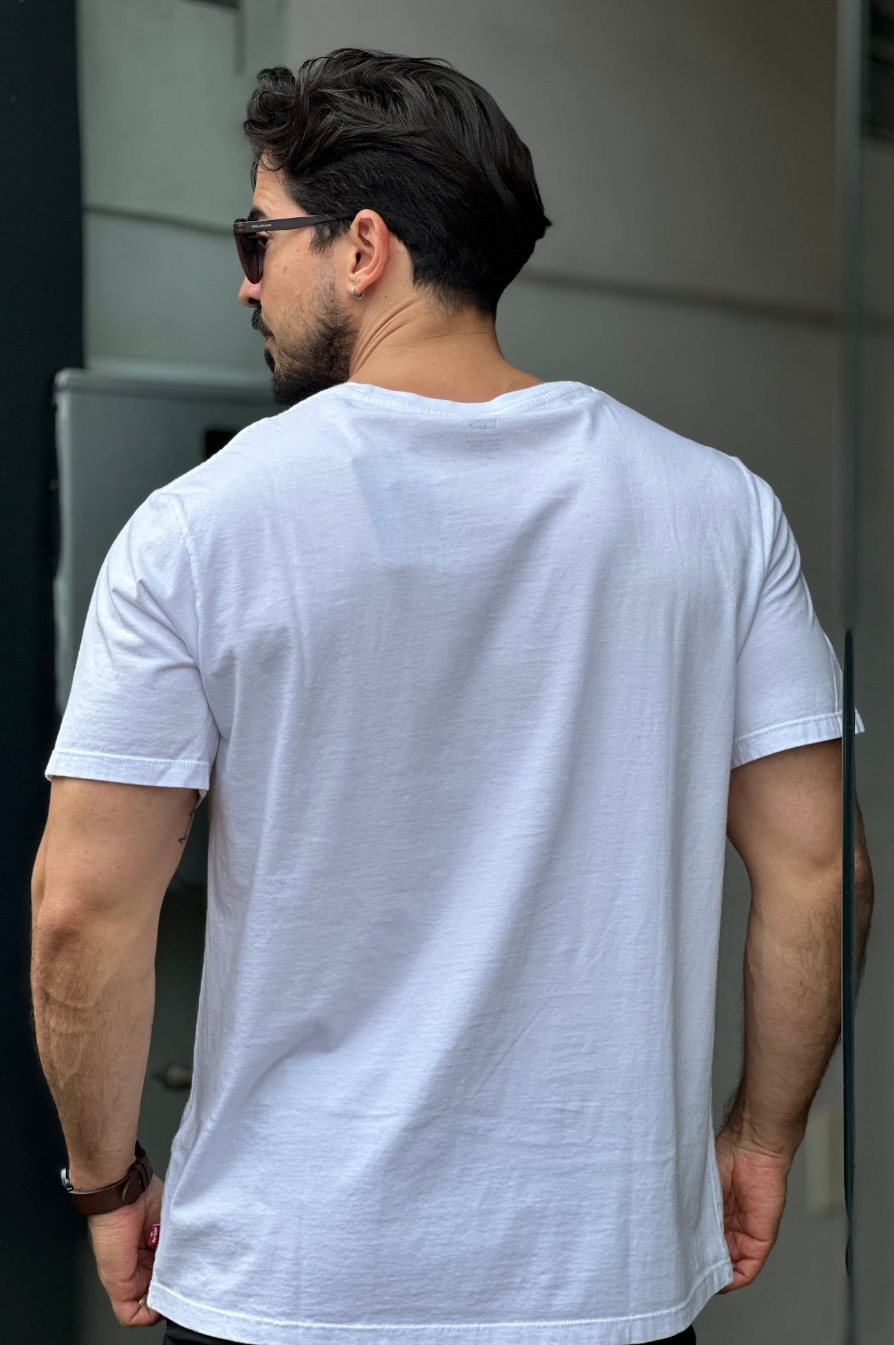 Camiseta Branca Levis Logo Vermelha