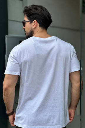 Camiseta Branca Levis Logo Vermelha