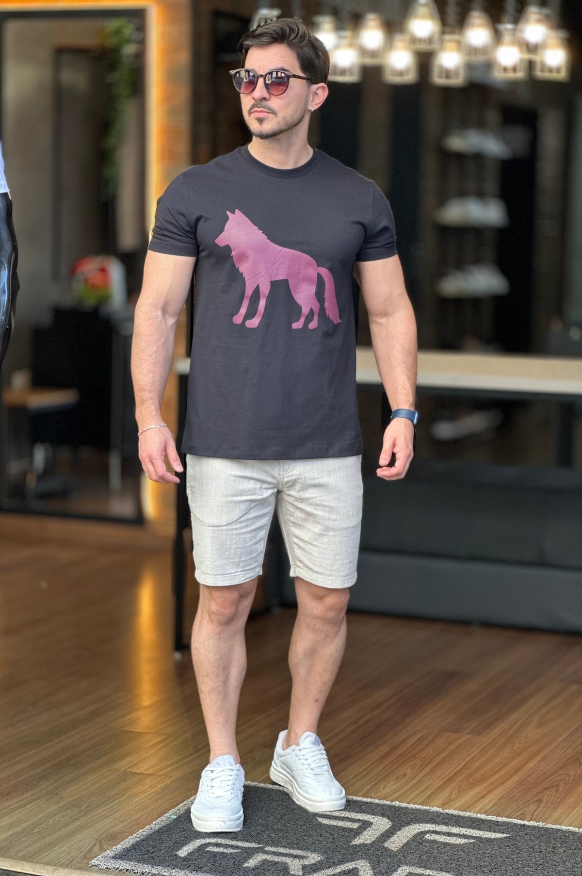Camiseta Preta Lobo Acostamento