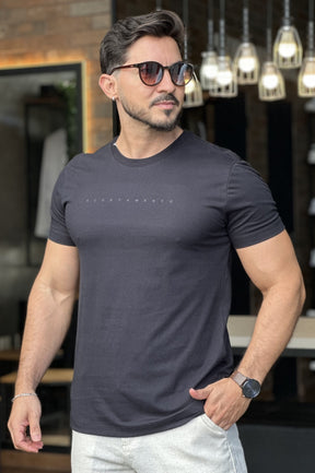 Camiseta Preta Minimalista Acostamento