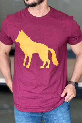 Camiseta Vinho com Lobo Amarelo Acostamento