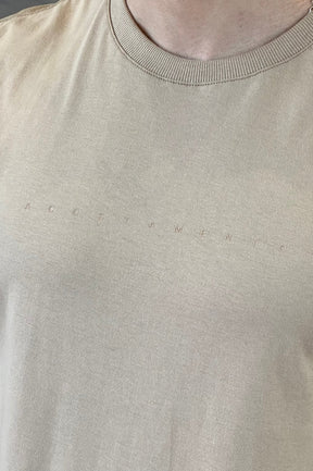 Camiseta Bege minimalista Acostamento