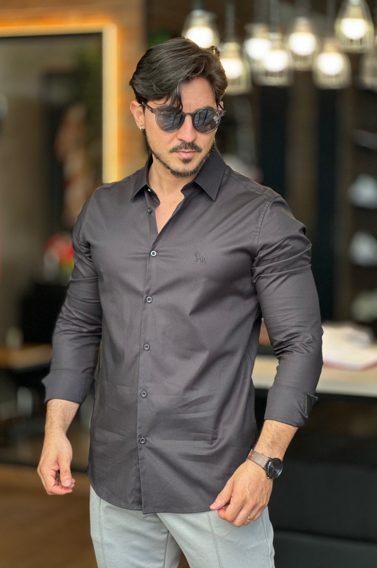 Camiseta Social Preta Acetinada Acostamento