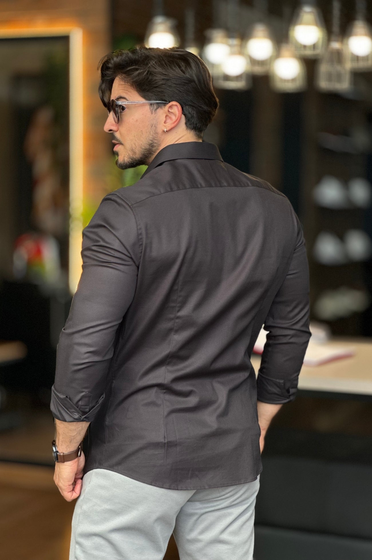 Camiseta Social Preta Acetinada Acostamento